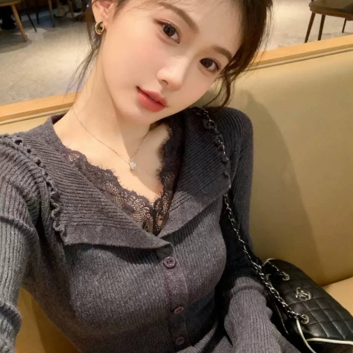 회색 V넥 레이스 측면 몸매 가꾸기 니트 스웨터 스웨터 여자 2026 봄 드레스 새로운 착용 가져 가라. 인사이드 가져 가라. 만나는 맨위 이미지 5