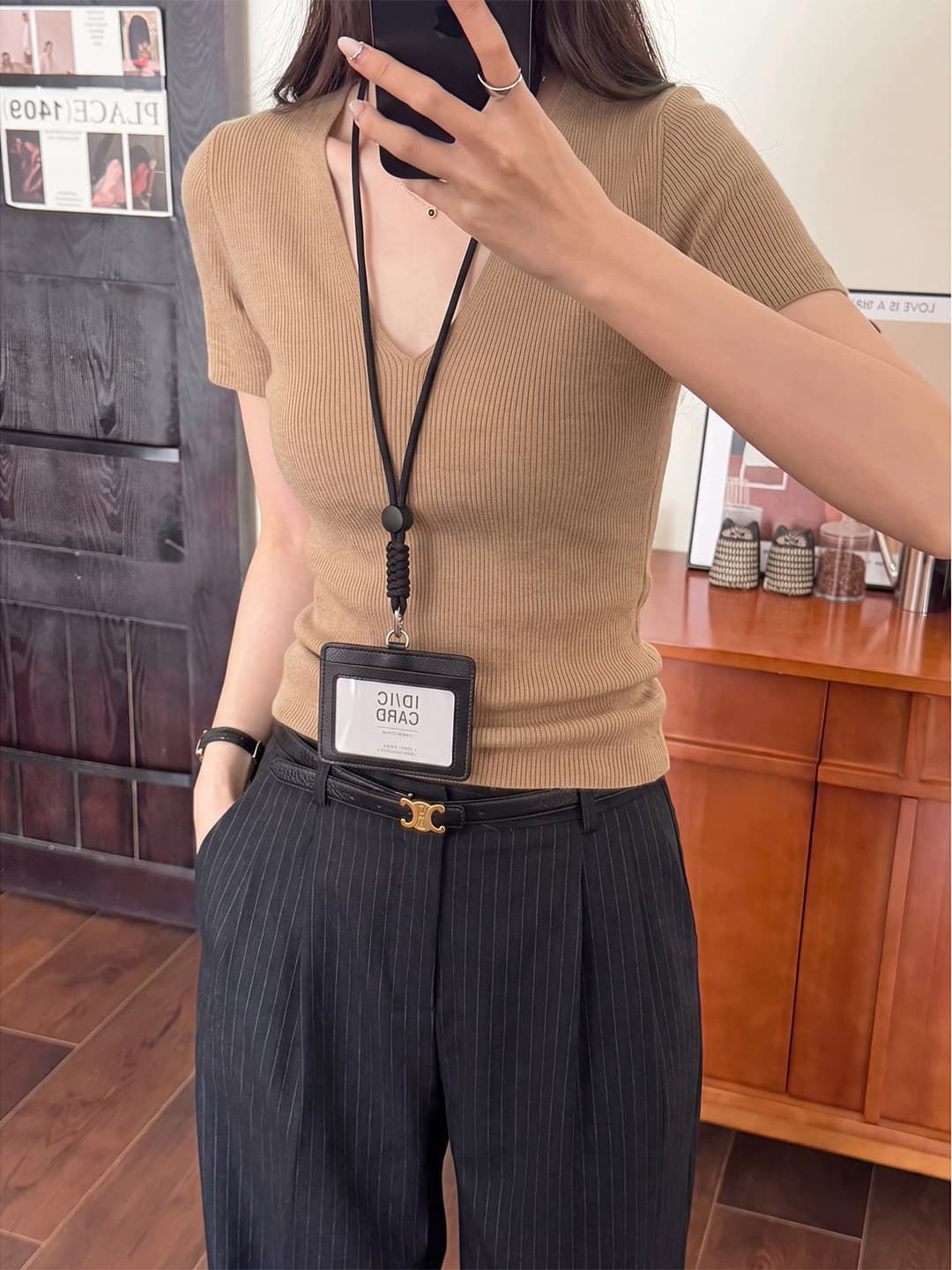 여름 인사이드 가져 가라. 고급 센스 슬림해 보이는 몸매 가꾸기 Chic 만나는 맨위 오래된 돈 바람 긍정적 인 어깨 V넥 니트 반팔 티셔츠 여성 상세 이미지 2