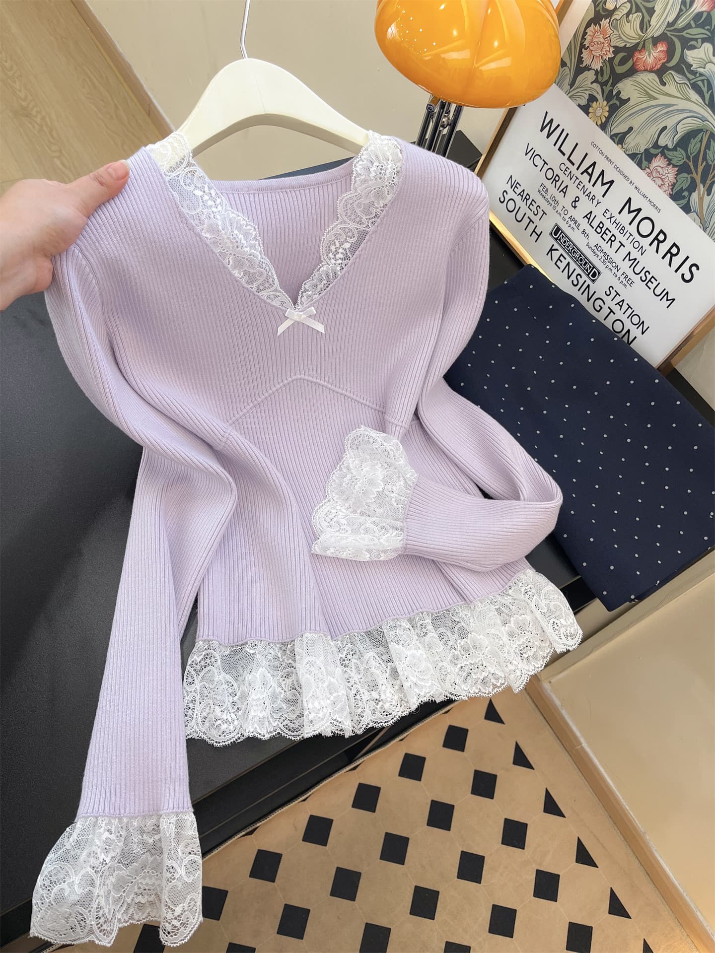 아름다운 miu 부서 향기로운 芋 보라색 V넥 레이스 니트 스웨터 여성 이른 가을 수 있습니다. 외출용 연령 감소 슬림해 보이는 인사이드 가져 가라. 작은 맨위 상세 이미지 4