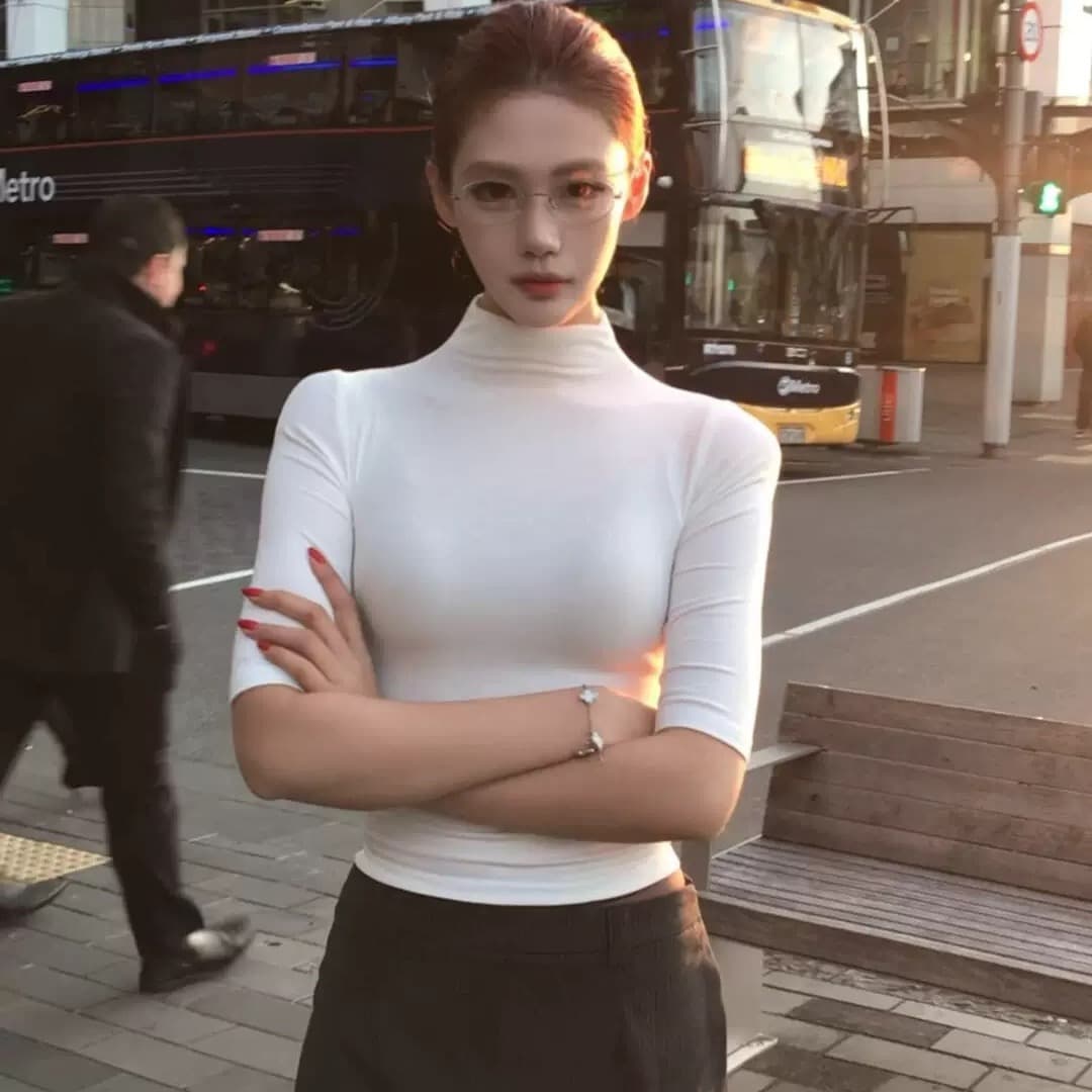 검정색 반하이넥 중간 소매 티셔츠 여성 가을 몸매 가꾸기 다용도 인사이드 가져 가라. 기본 셔츠 로얄 자매 바람 타이트 품격 맨위 이미지 4