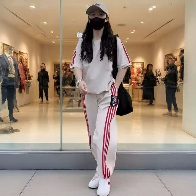 캐주얼 스트라이프 스포츠 슈트 여성 봄 여름 가을 새로운 한국 스타일 루즈핏 라운드 넥 반팔 얇은 스타일 와이드 레그 팬츠 투피스 세트 상세 이미지 8
