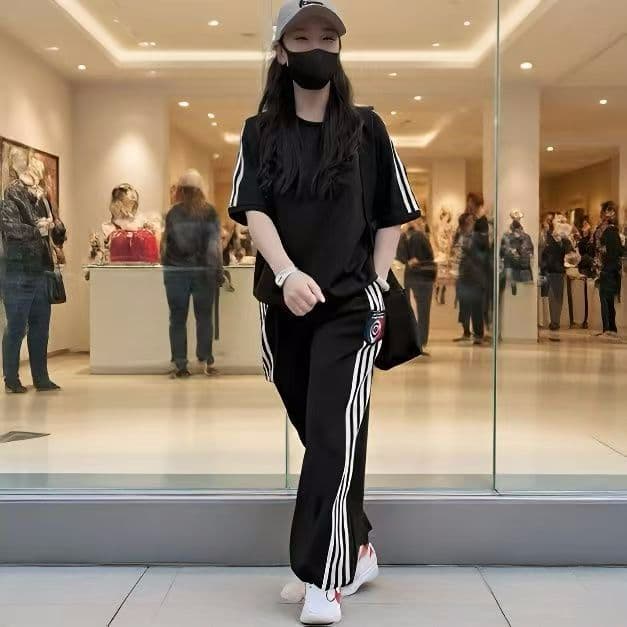 캐주얼 스트라이프 스포츠 슈트 여성 봄 여름 가을 새로운 한국 스타일 루즈핏 라운드 넥 반팔 얇은 스타일 와이드 레그 팬츠 투피스 세트 상세 이미지 10