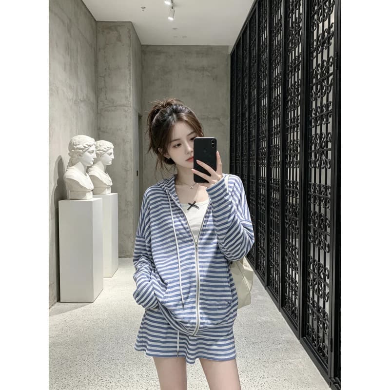 자이언트 잘 생긴 스트라이프 캐주얼 운동 반바지 세트 여성 여름 새로운 작은 키 연령 감소 패션 이미지 4