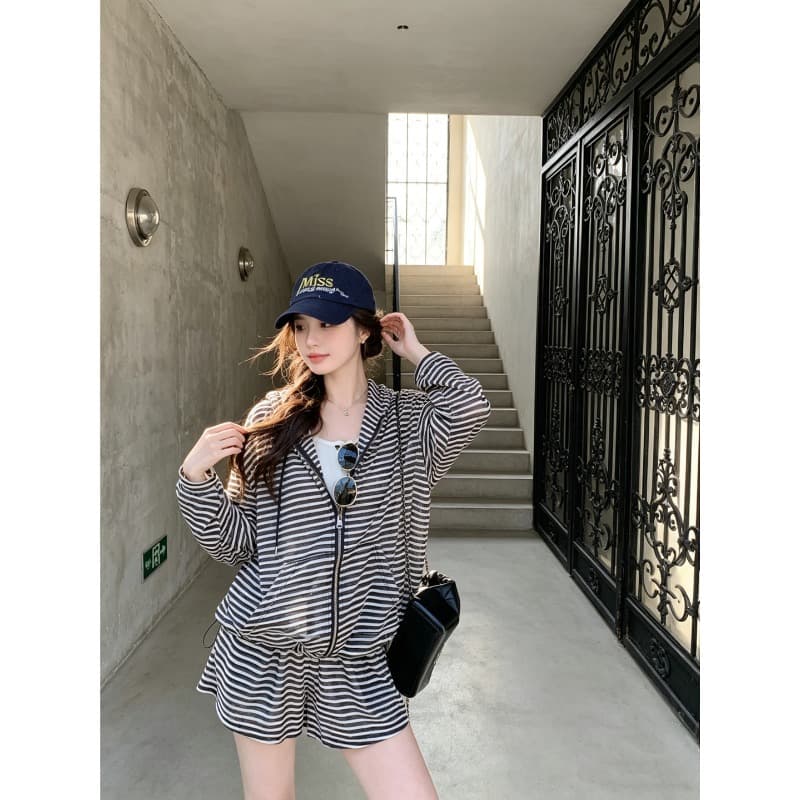 자이언트 잘 생긴 스트라이프 캐주얼 운동 반바지 세트 여성 여름 새로운 작은 키 연령 감소 패션 이미지 5
