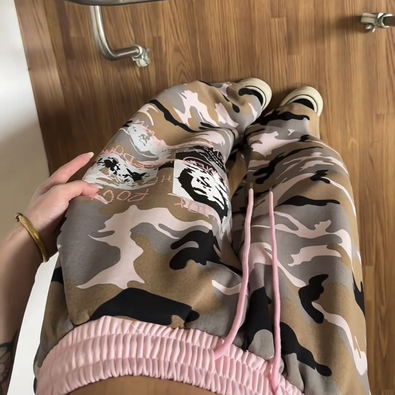 후아 면 복합 카모플라주 배색 모통이 칼 넓은 다리 웨이 바지 루즈핏 펌프 로프 캐주얼 바닥 청소 바지 상세 이미지 2