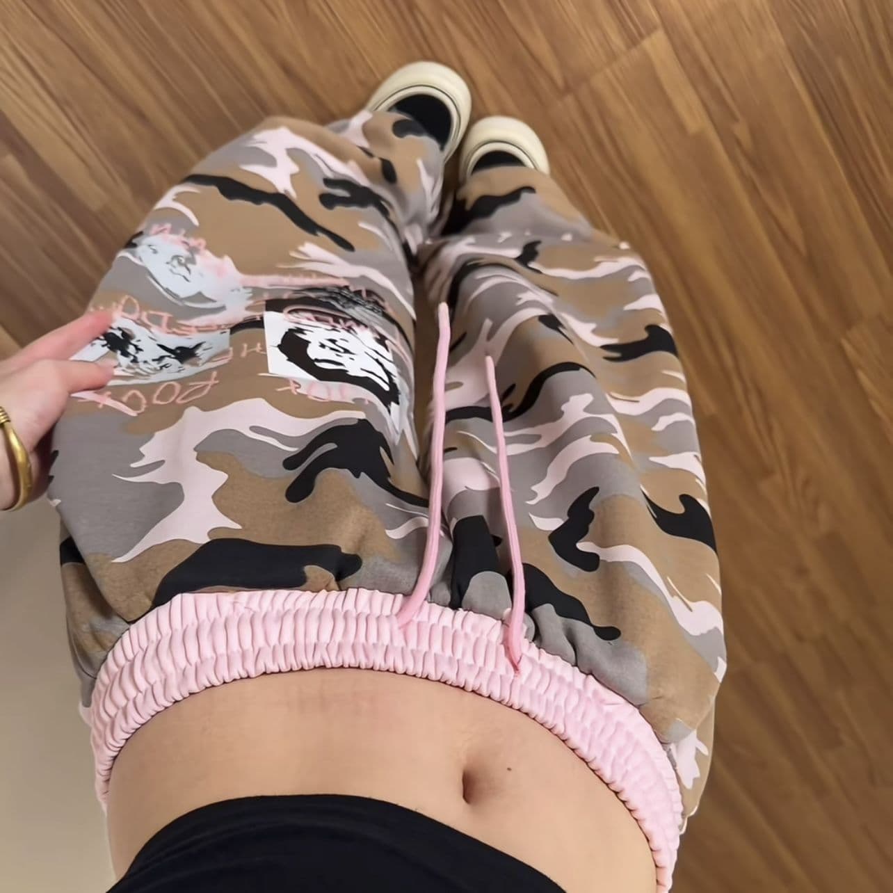 후아 면 복합 카모플라주 배색 모통이 칼 넓은 다리 웨이 바지 루즈핏 펌프 로프 캐주얼 바닥 청소 바지 상세 이미지 5
