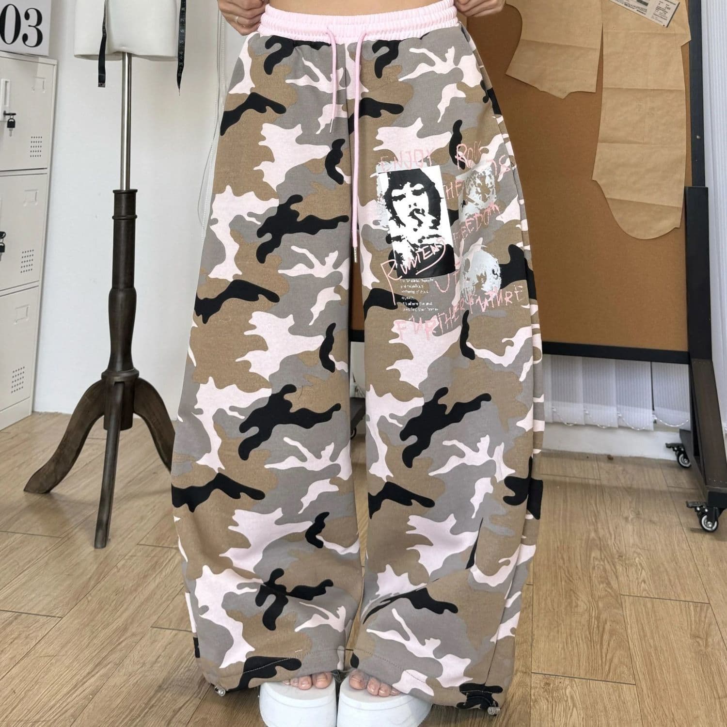 후아 면 복합 카모플라주 배색 모통이 칼 넓은 다리 웨이 바지 루즈핏 펌프 로프 캐주얼 바닥 청소 바지 상세 이미지 6