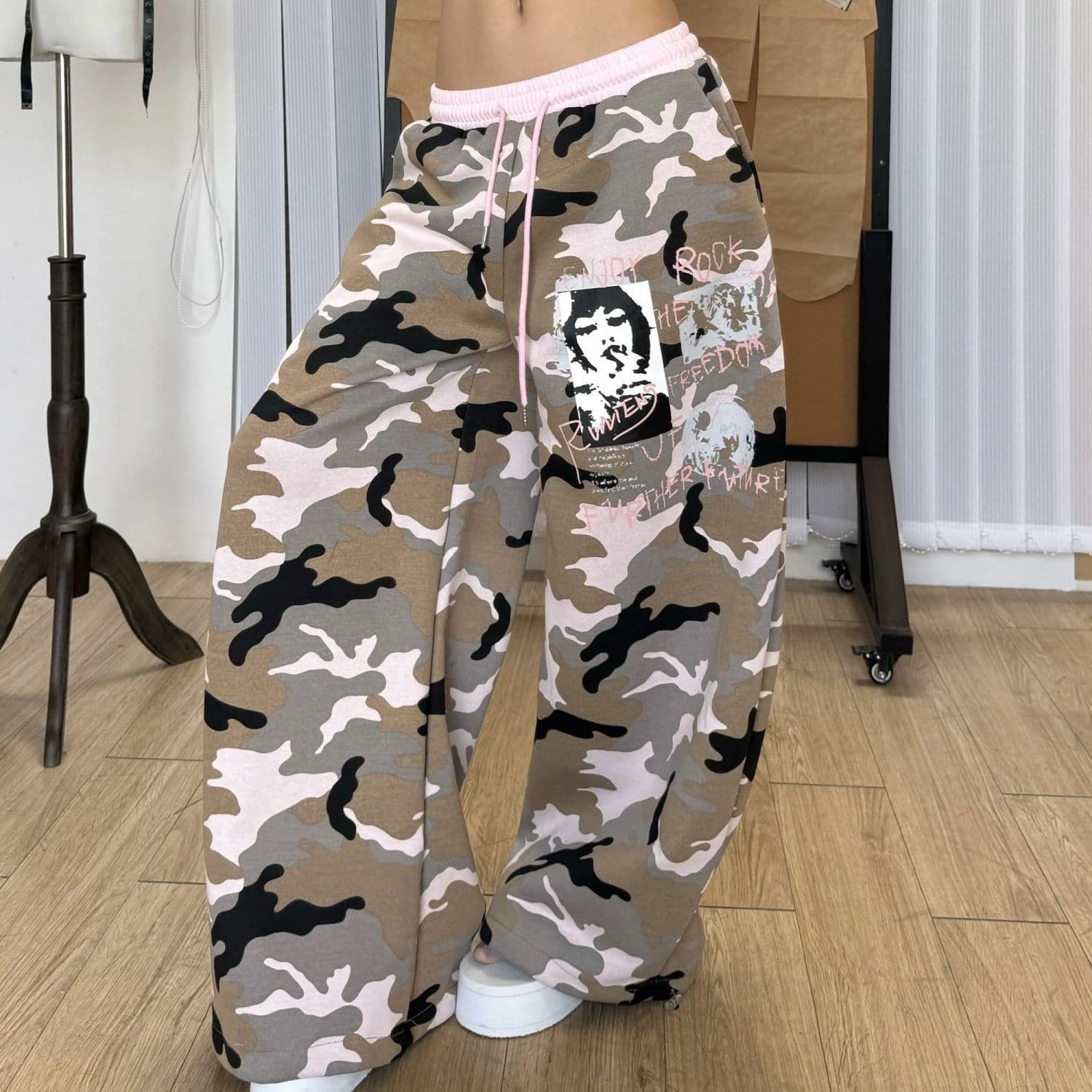 후아 면 복합 카모플라주 배색 모통이 칼 넓은 다리 웨이 바지 루즈핏 펌프 로프 캐주얼 바닥 청소 바지 상세 이미지 8