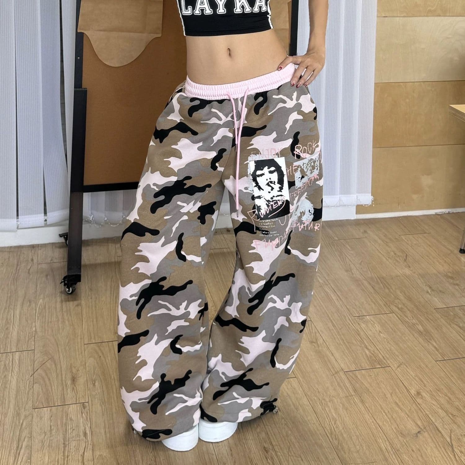 후아 면 복합 카모플라주 배색 모통이 칼 넓은 다리 웨이 바지 루즈핏 펌프 로프 캐주얼 바닥 청소 바지 상세 이미지 9