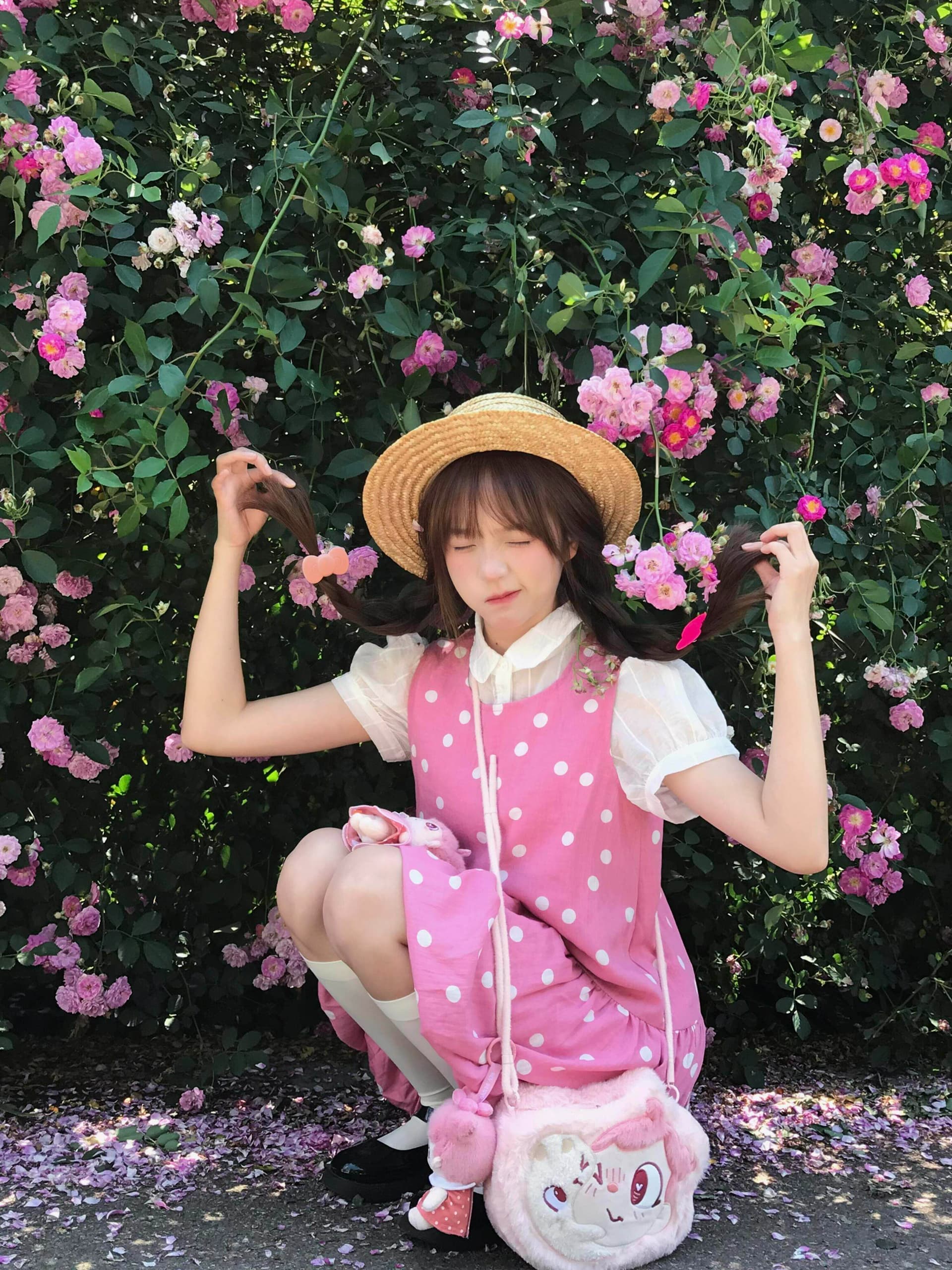 여름 ootd 달콤한 스타일 착용 가져 가라. 핑크색 도트 무늬 버블 치마 스택 착용 화이트 마이크로 ~을 통해 셔츠 작은 키 투피스 세트 이미지 2