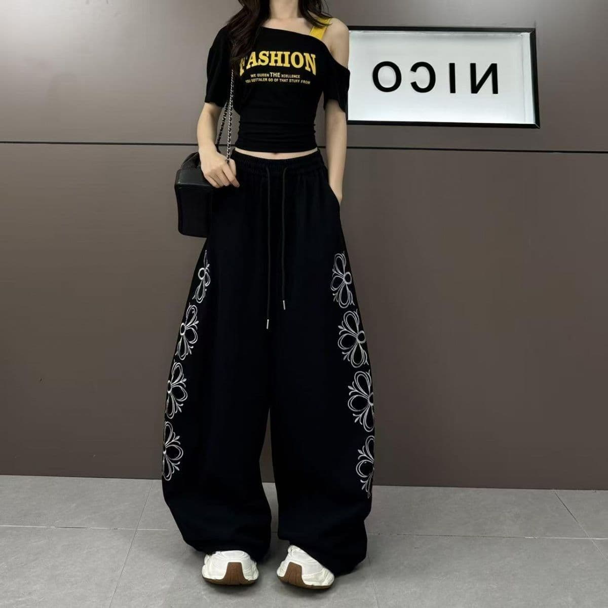 2026 년 여름 디자인 자수 홀로우 아웃 작은 대중 트렌디 차가운 넓은 다리 모통이 칼 캐주얼 바지 상세 이미지 6
