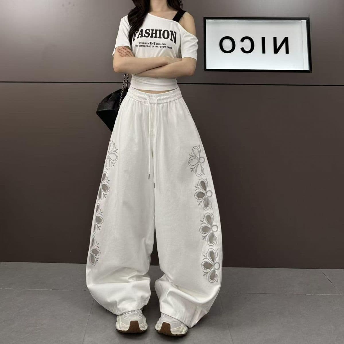 2026 년 여름 디자인 자수 홀로우 아웃 작은 대중 트렌디 차가운 넓은 다리 모통이 칼 캐주얼 바지 상세 이미지 10