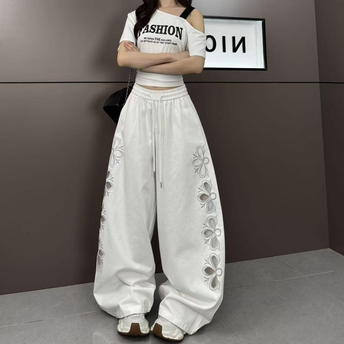2026 년 여름 디자인 자수 홀로우 아웃 작은 대중 트렌디 차가운 넓은 다리 모통이 칼 캐주얼 바지 상세 이미지 12