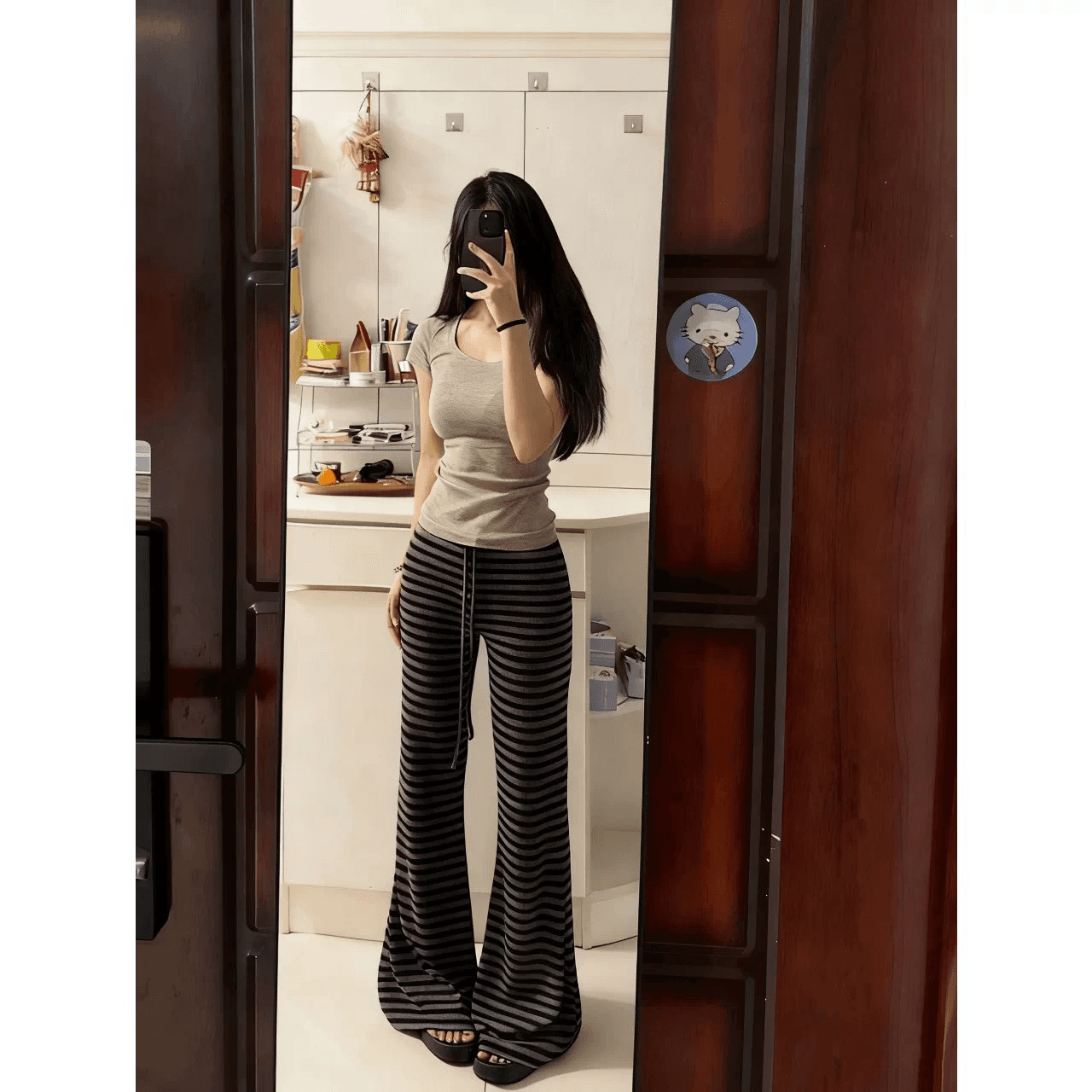 레이스업 스트라이프 배색 캐주얼 바지 여성 2026 얇은 스타일 핫걸 몸매 가꾸기 슬림해 보이는 다용도 운동 바람 부츠컷 요가 바지 이미지 2