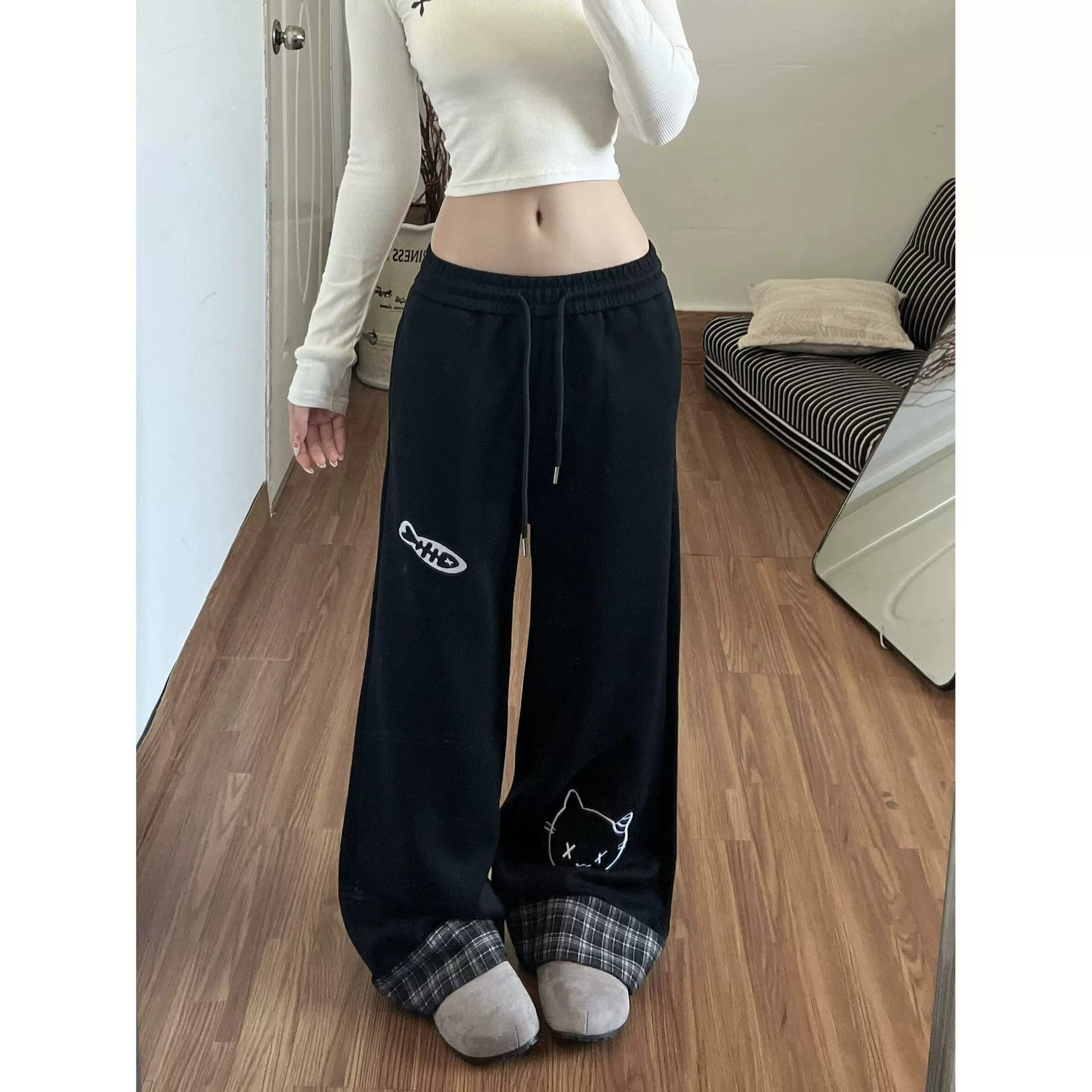 아메리칸 레트로 검정색 웨이 바지 캐주얼 바지 여성 2026 새로운 디자인 센스 뒤집다 측면 스트레이트 운동 바지 트렌디 이미지 2