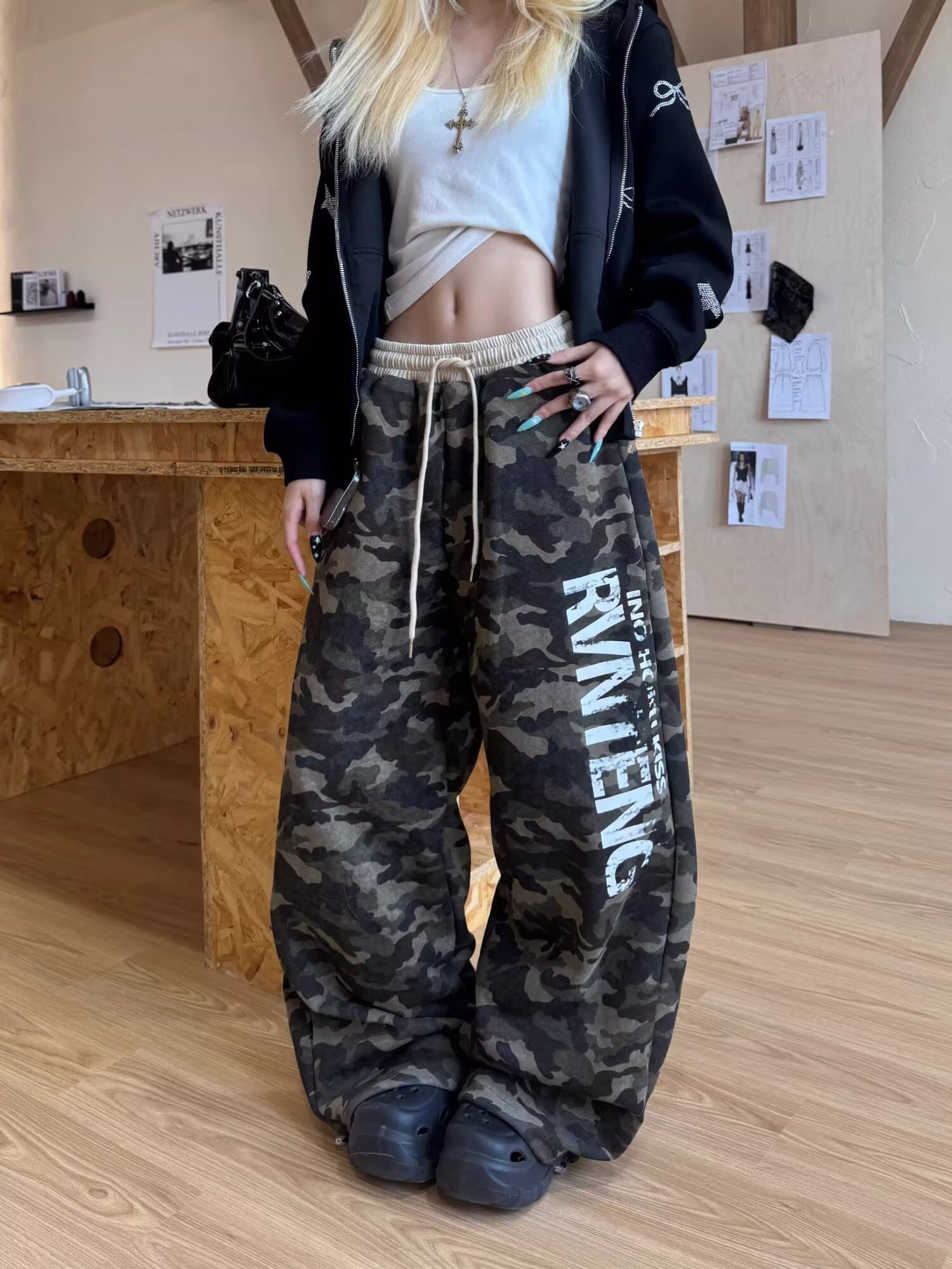 아메리칸 레트로 거리 알파벳 프린트 카모플라주 루즈핏 스트레이트 캐주얼 긴 바지 여성 넓은 다리 다용도 웨이 바지 상세 이미지 20