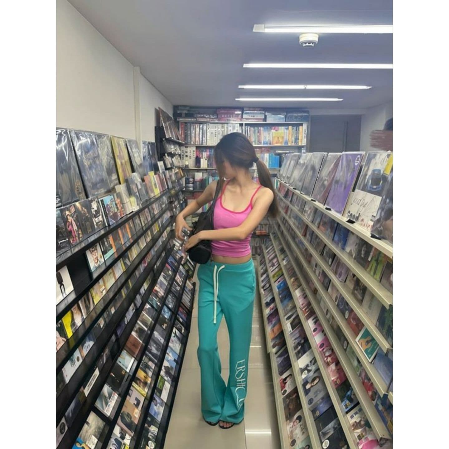 광저우 단단한 경기 사람들 면 빈 가스 층 280 그램 핫걸 루즈핏 슬림해 보이는 다용도 바닥 청소 긴 바지 여성 이미지 2