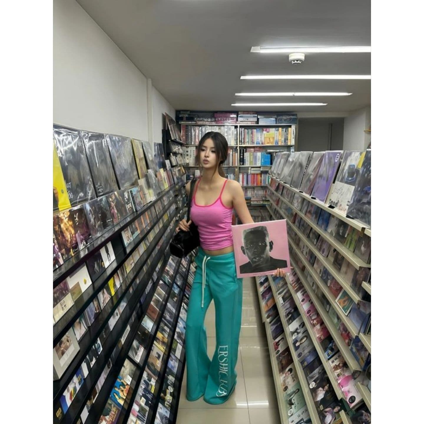 광저우 단단한 경기 사람들 면 빈 가스 층 280 그램 핫걸 루즈핏 슬림해 보이는 다용도 바닥 청소 긴 바지 여성 이미지 3