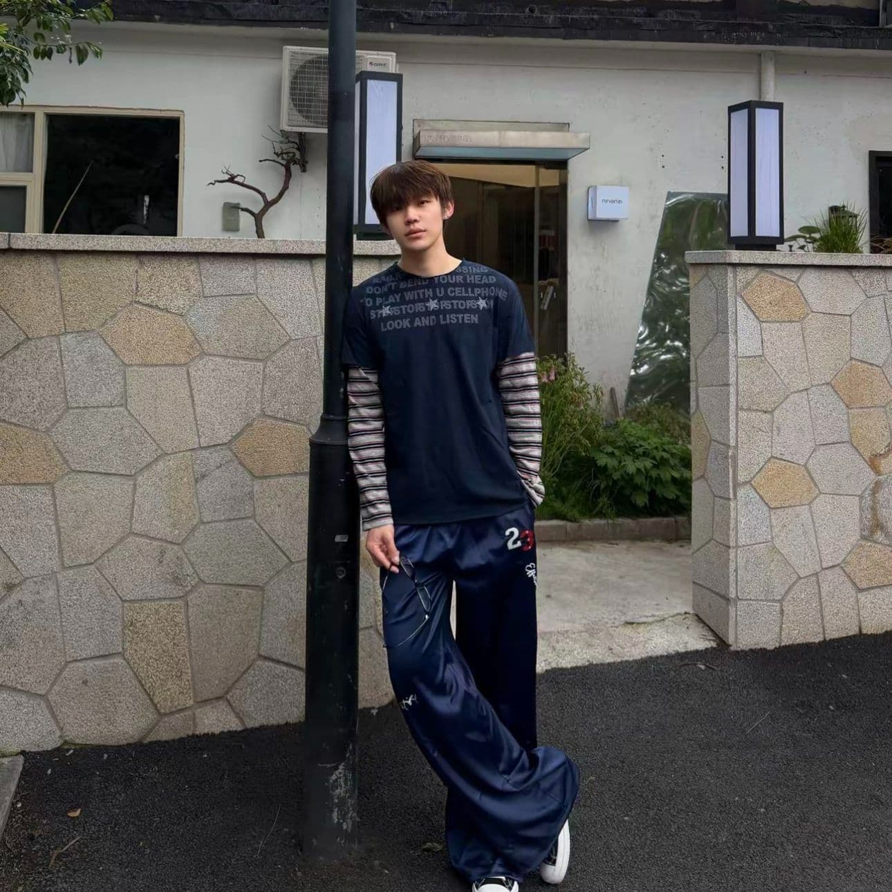 좋은 품질 원본 올린 사람 : 에디션 느긋한 바람 새틴 도루 센스 운동 캐주얼 긴 바지 남녀 여름 차가운 센스 와이드 레그 팬츠 이미지 4