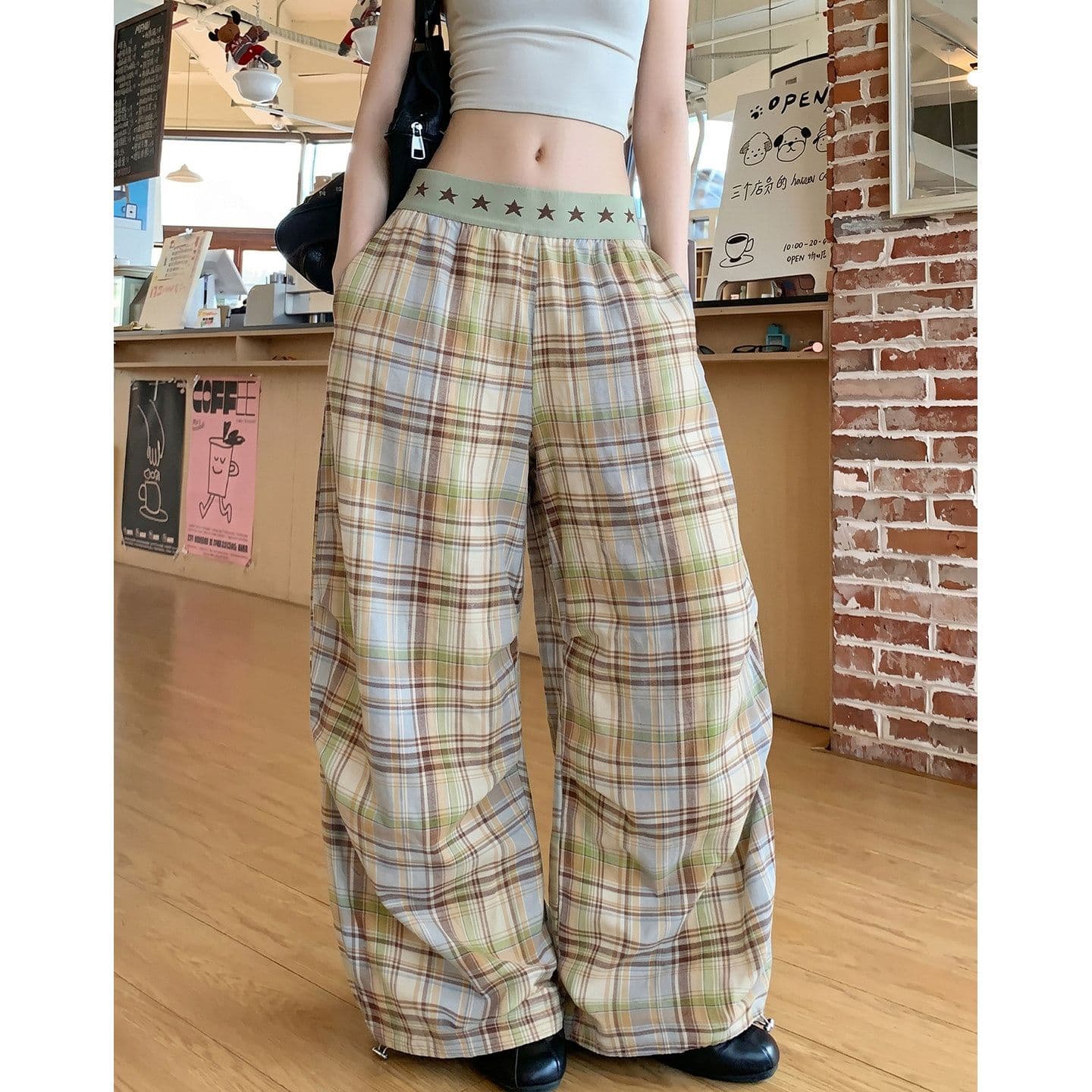 좋은 품질 디지털 인쇄 알파벳 허리 패치워크 와이드 레깅스 바지 루즈핏 모통이 칼 체크무늬 캐주얼 바지 춤추기 체크무늬 바지 상세 이미지 4