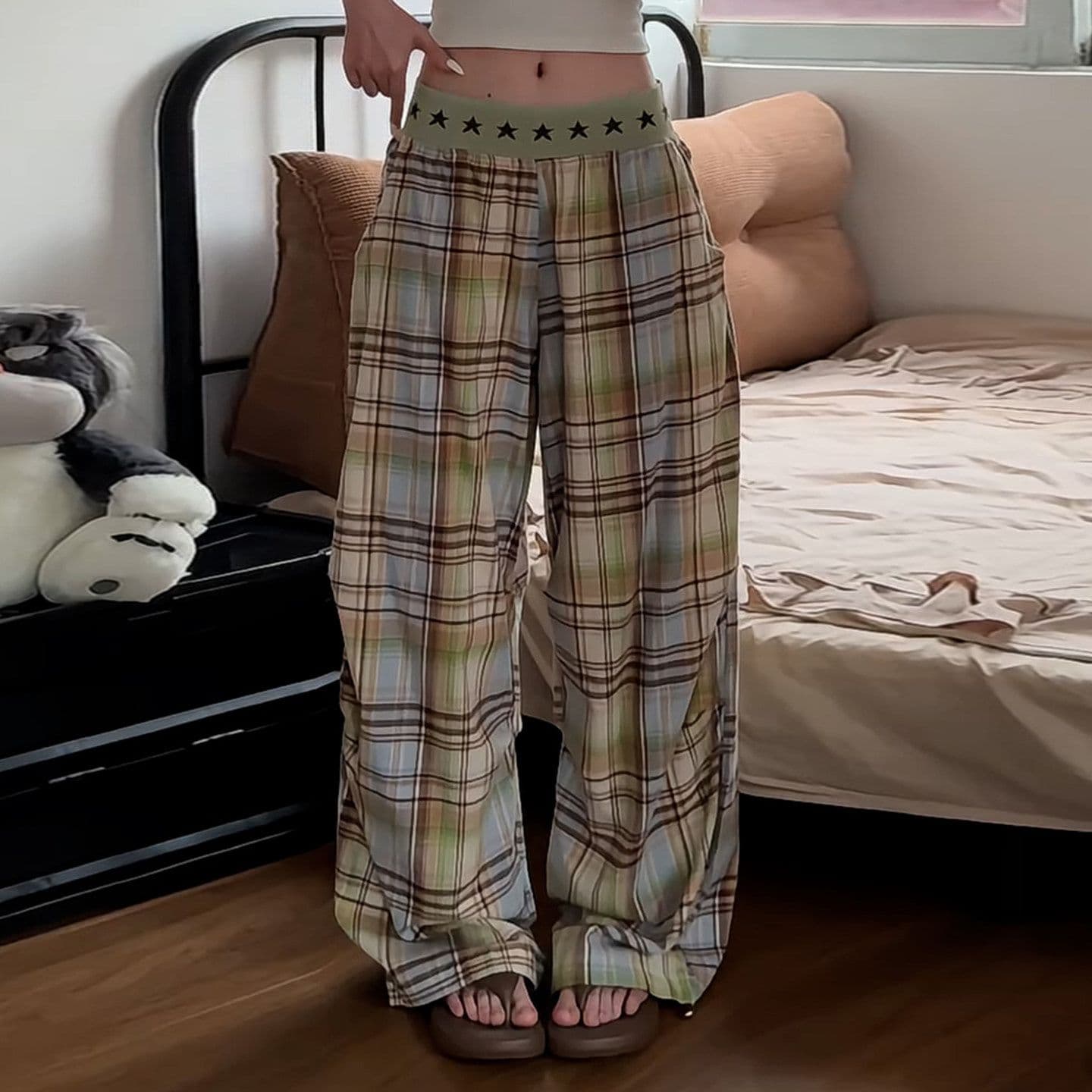 좋은 품질 디지털 인쇄 알파벳 허리 패치워크 와이드 레깅스 바지 루즈핏 모통이 칼 체크무늬 캐주얼 바지 춤추기 체크무늬 바지 이미지 4