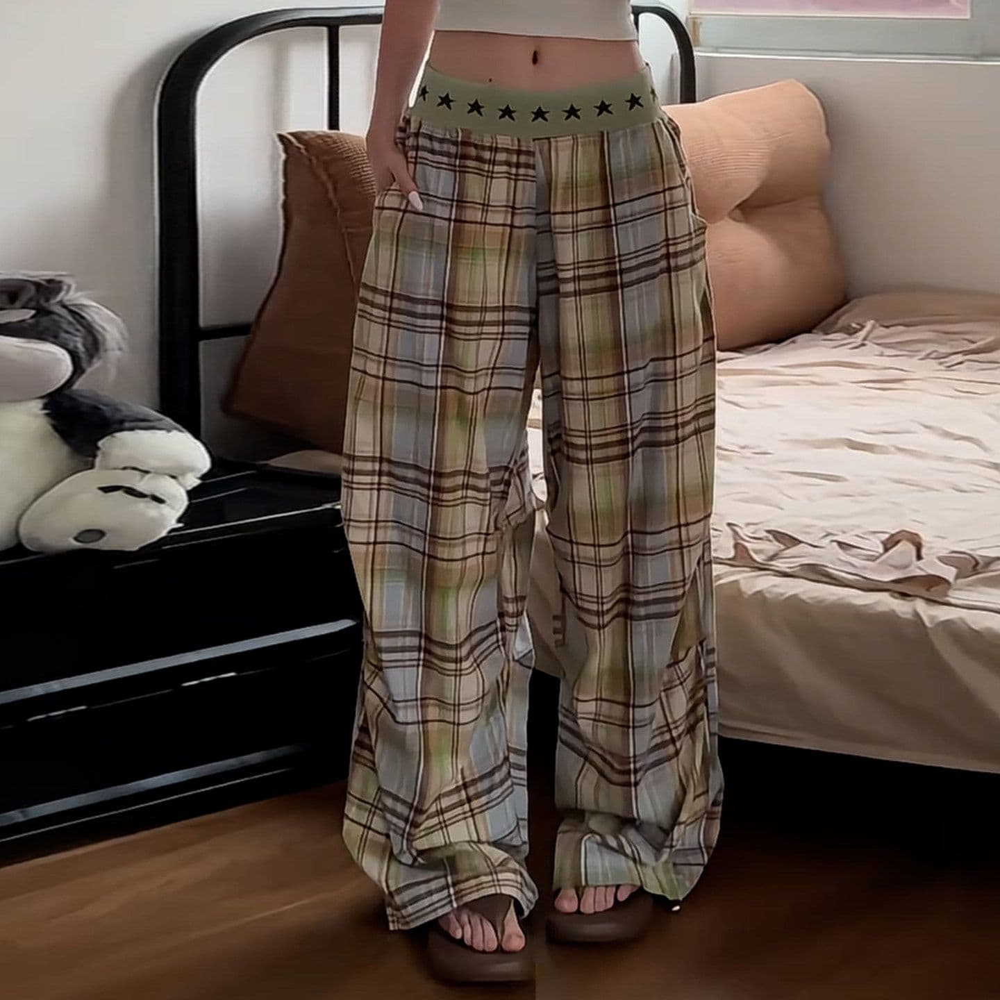 좋은 품질 디지털 인쇄 알파벳 허리 패치워크 와이드 레깅스 바지 루즈핏 모통이 칼 체크무늬 캐주얼 바지 춤추기 체크무늬 바지 이미지 2