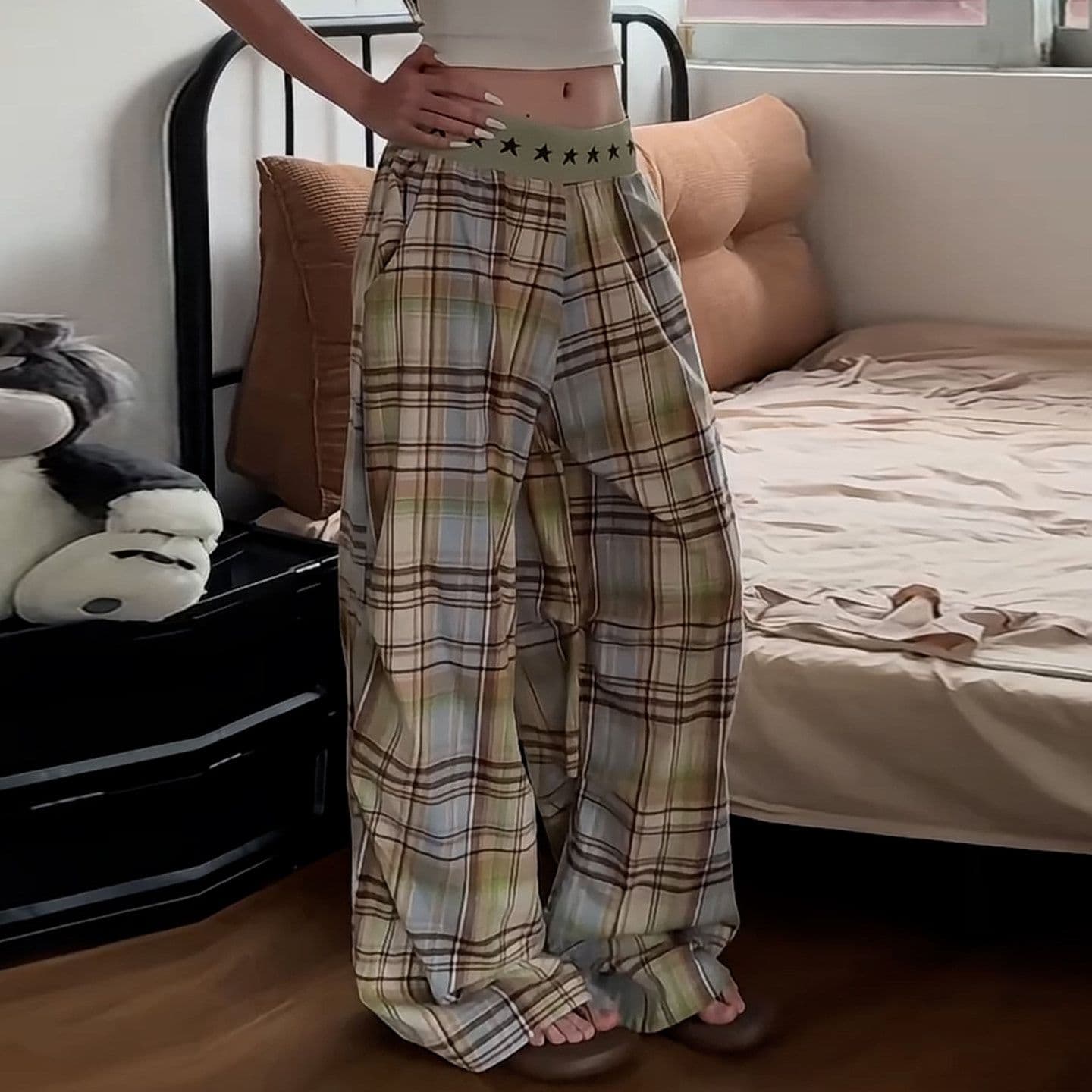좋은 품질 디지털 인쇄 알파벳 허리 패치워크 와이드 레깅스 바지 루즈핏 모통이 칼 체크무늬 캐주얼 바지 춤추기 체크무늬 바지 이미지 3