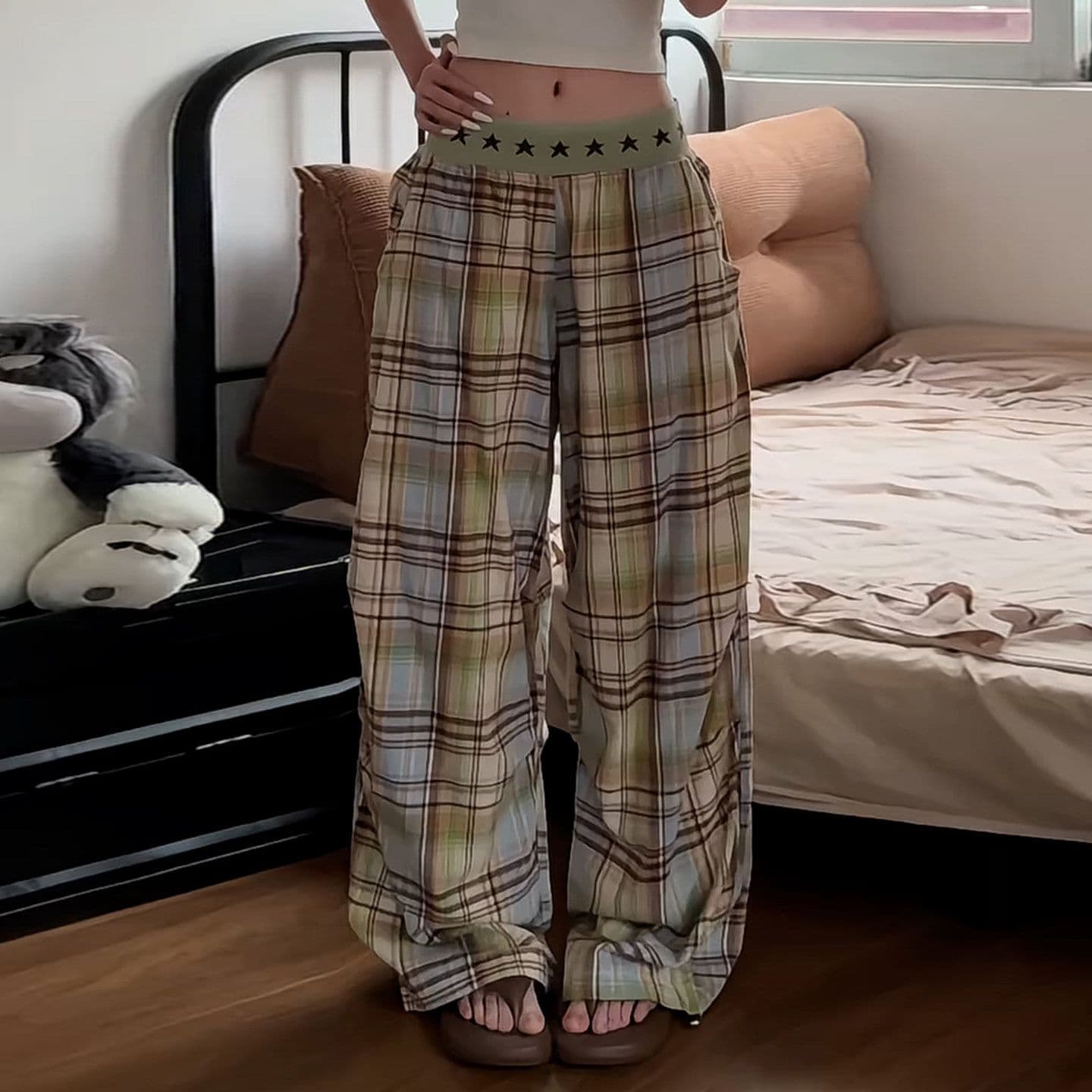 좋은 품질 디지털 인쇄 알파벳 허리 패치워크 와이드 레깅스 바지 루즈핏 모통이 칼 체크무늬 캐주얼 바지 춤추기 체크무늬 바지 이미지 5