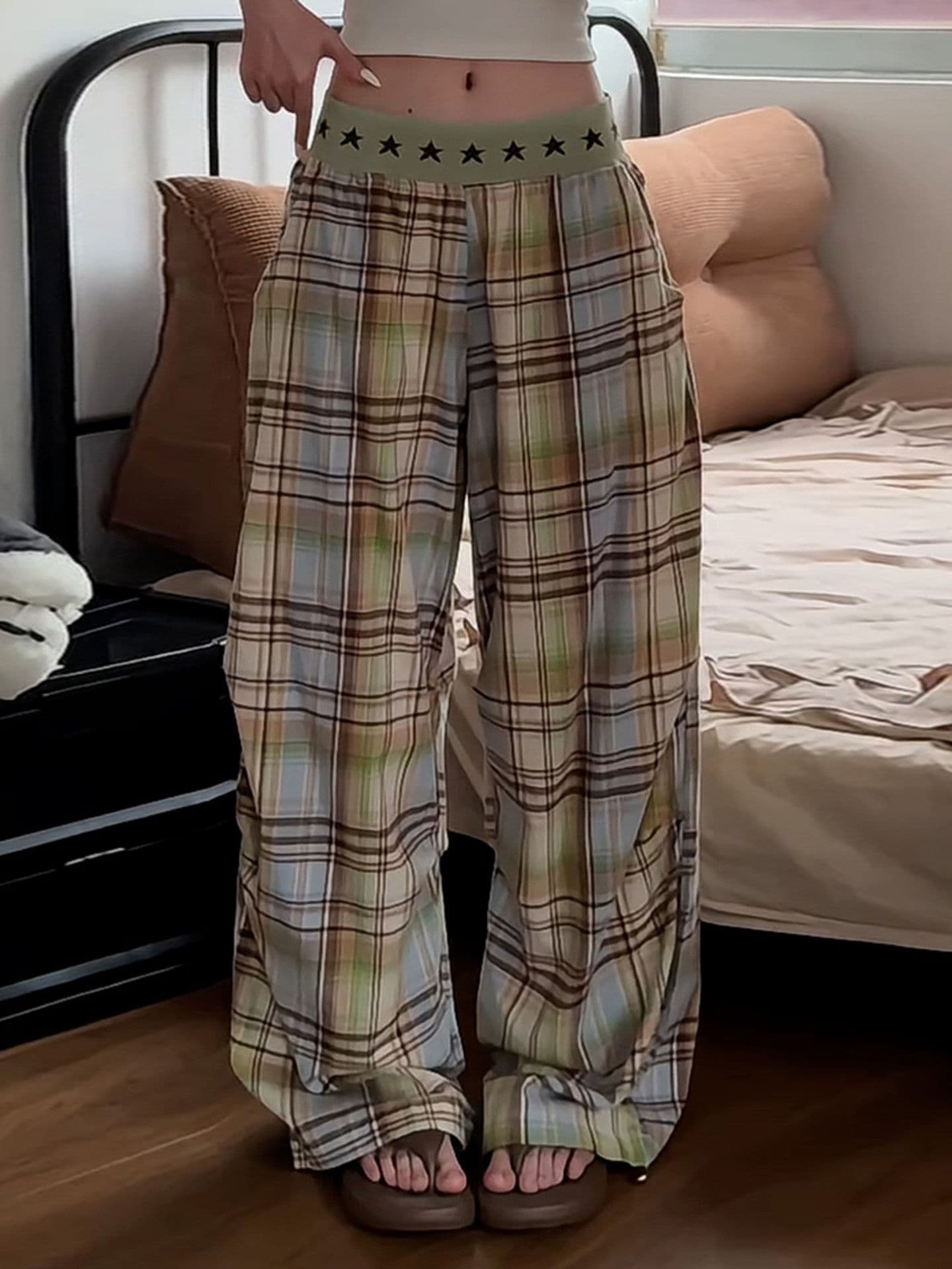 좋은 품질 디지털 인쇄 알파벳 허리 패치워크 와이드 레깅스 바지 루즈핏 모통이 칼 체크무늬 캐주얼 바지 춤추기 체크무늬 바지 상세 이미지 3