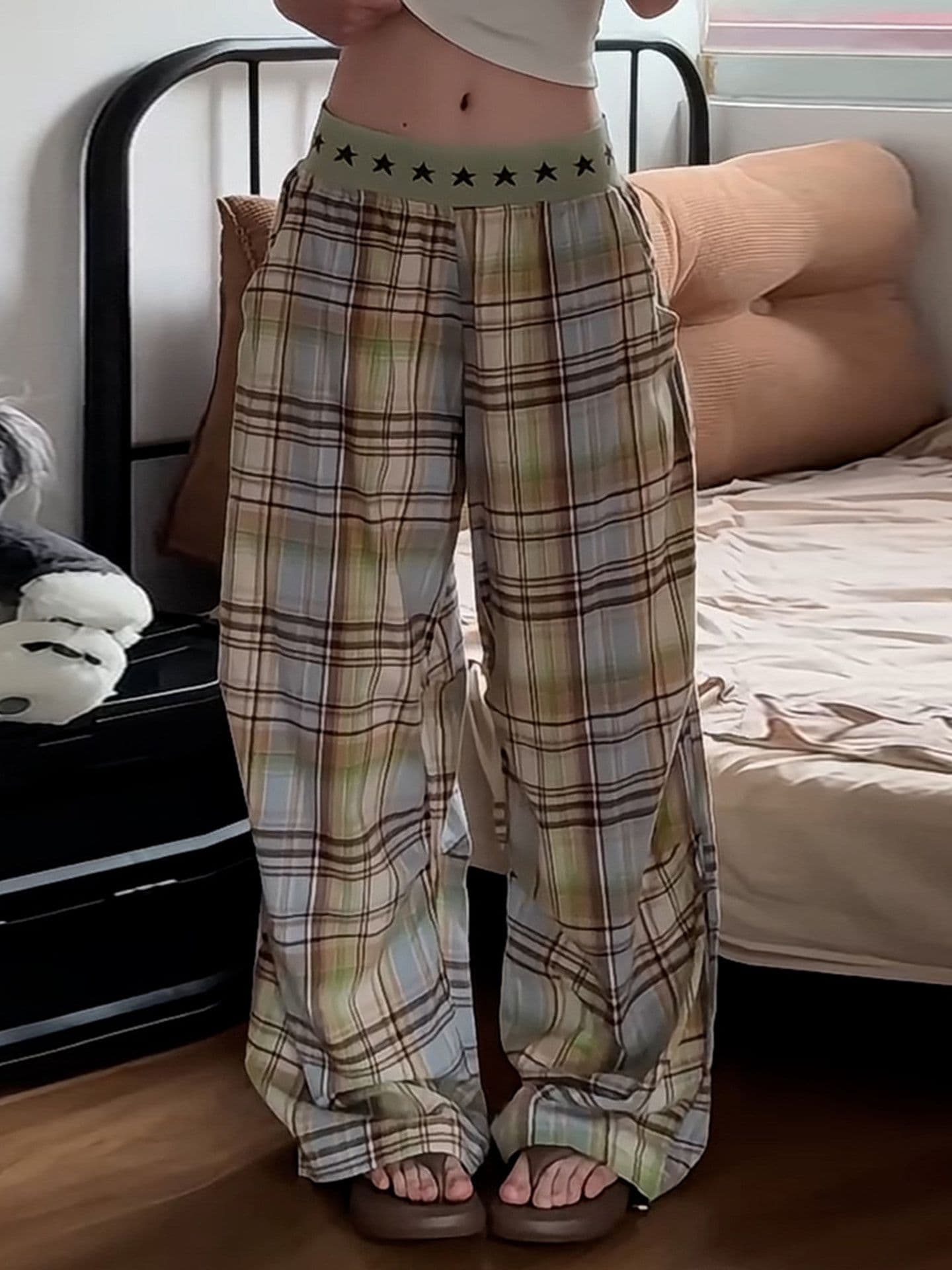 좋은 품질 디지털 인쇄 알파벳 허리 패치워크 와이드 레깅스 바지 루즈핏 모통이 칼 체크무늬 캐주얼 바지 춤추기 체크무늬 바지 상세 이미지 4