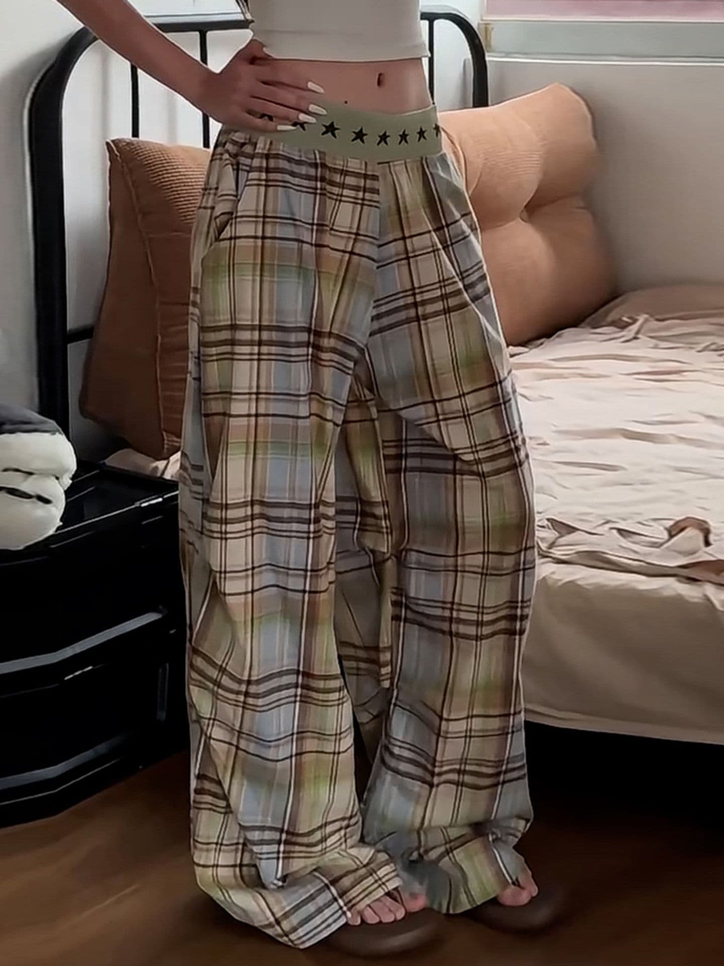 좋은 품질 디지털 인쇄 알파벳 허리 패치워크 와이드 레깅스 바지 루즈핏 모통이 칼 체크무늬 캐주얼 바지 춤추기 체크무늬 바지 상세 이미지 5