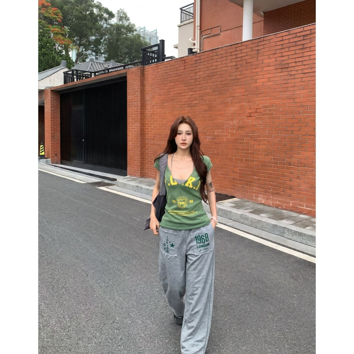 광저우 원단 원본 원단 아메리칸 레트로 마 오래된 착용 볼륨 측면 웨이 바지 여성 가을 겨울 루즈핏 캐주얼 긴 바지 이미지 4