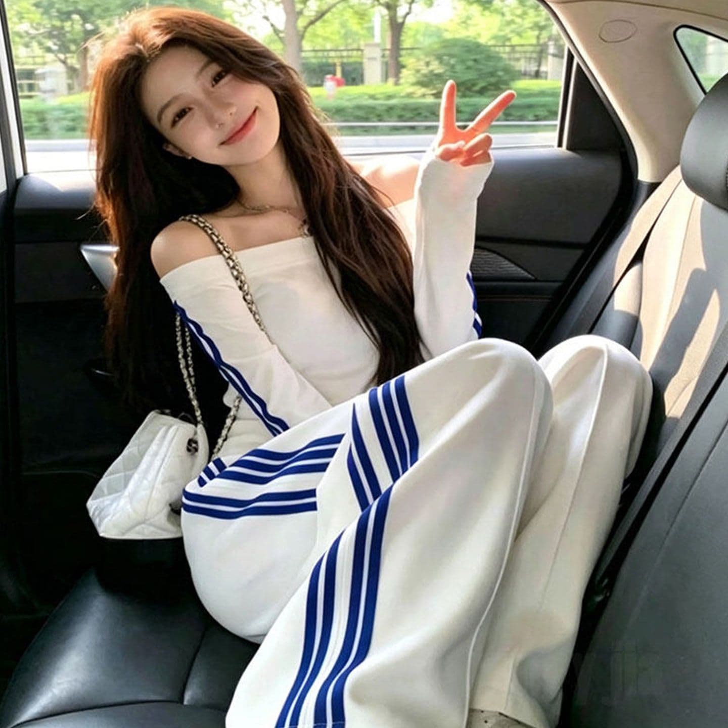 폭발 슈퍼 화재 오프숄더 맨위 와이드 레그 팬츠 캐주얼 스포츠 슈트 여성 2026 년 봄 가을 슬림해 보이는 투피스 세트 이미지 4