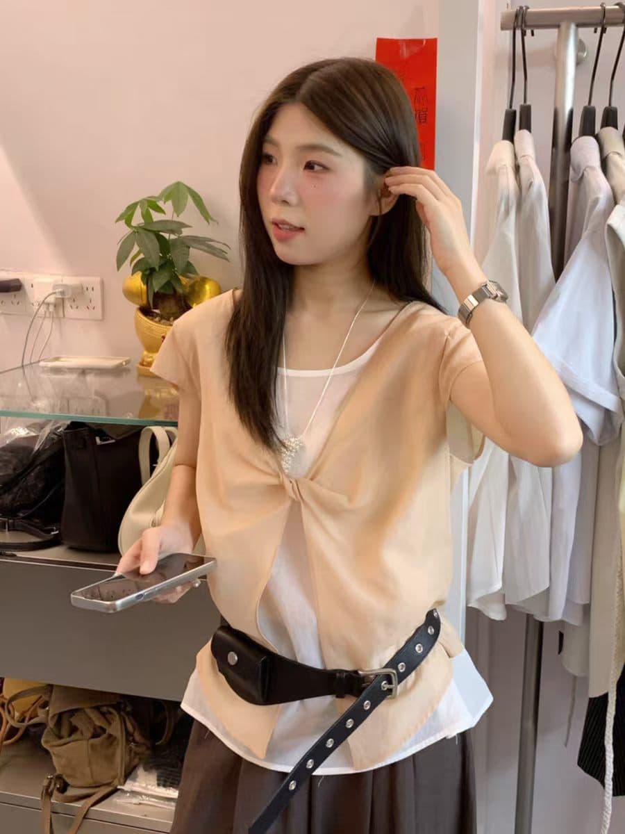 여름 한 부서 디자인 센스 작은 대중 비틀림 배색 페이크 레이어드 Feifei 반팔 맨위 여성 작은 셔츠 이미지 3