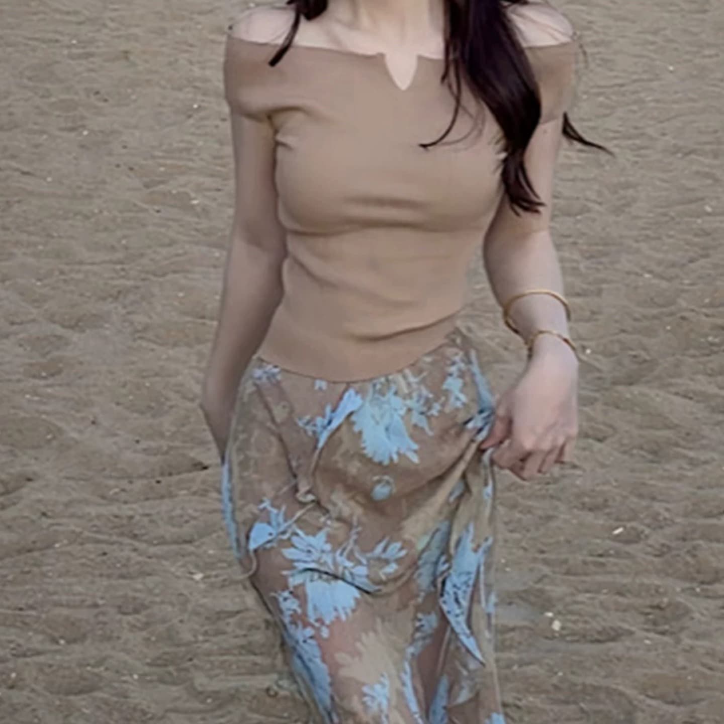 여름 신제품 패션 디자인 센스 작은 v 섹시함 오프숄더 니트 맨위 여성 이미지 5