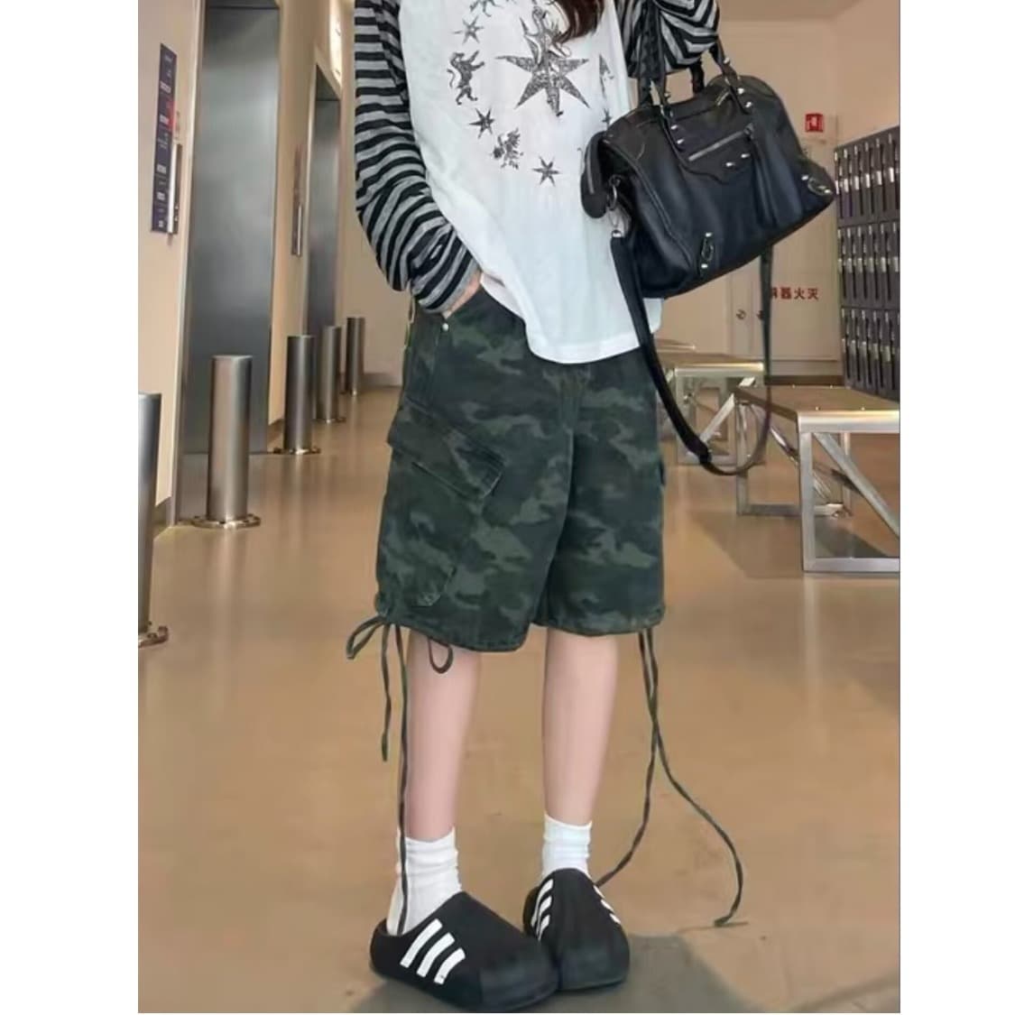 카모플라주 알파벳 프린트 빅 포켓 스트랩 워크웨어 반바지 여성 레트로 핫걸 차가운 잘 생긴 춤추기 운동 넓은 다리 바지 이미지 4