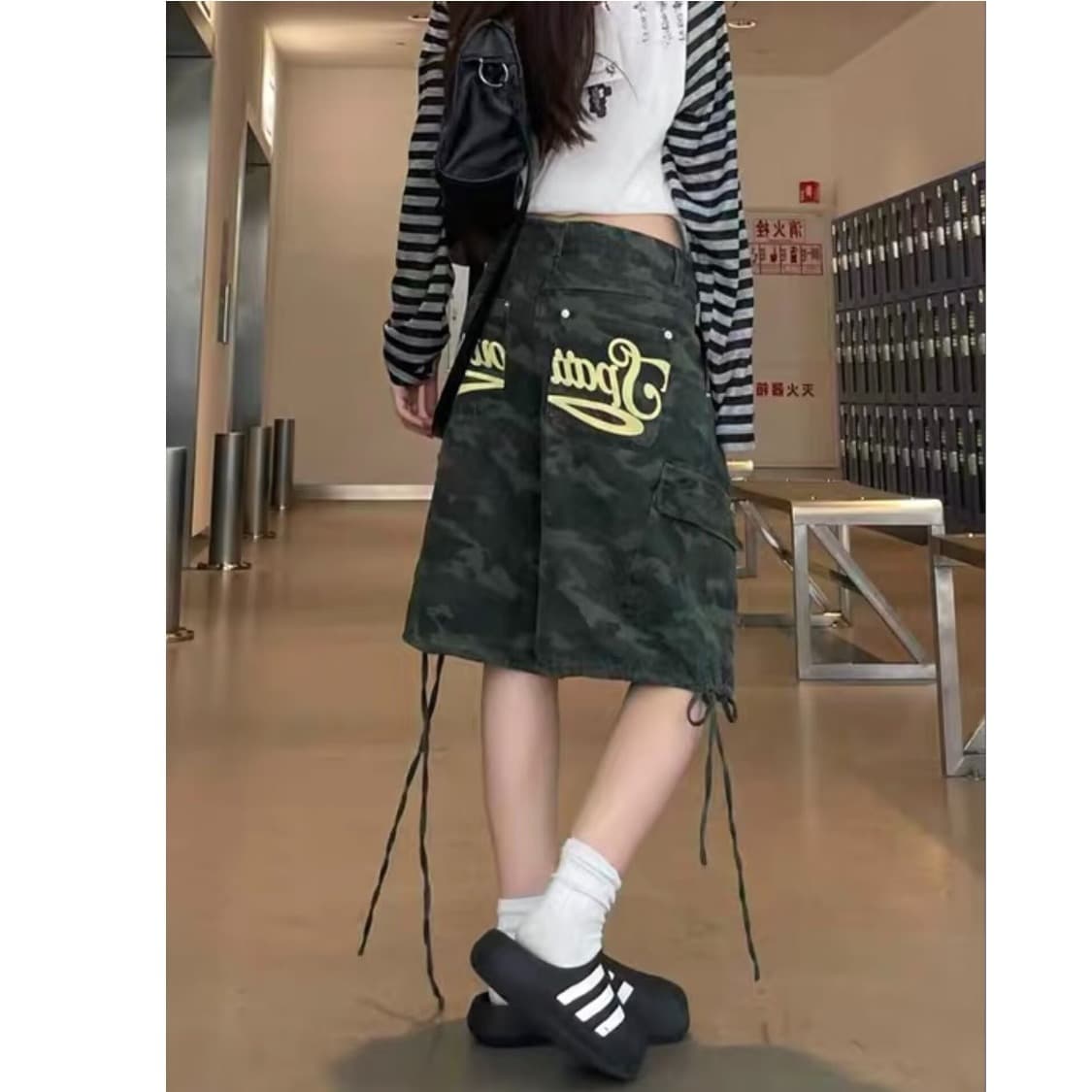 카모플라주 알파벳 프린트 빅 포켓 스트랩 워크웨어 반바지 여성 레트로 핫걸 차가운 잘 생긴 춤추기 운동 넓은 다리 바지 이미지 3