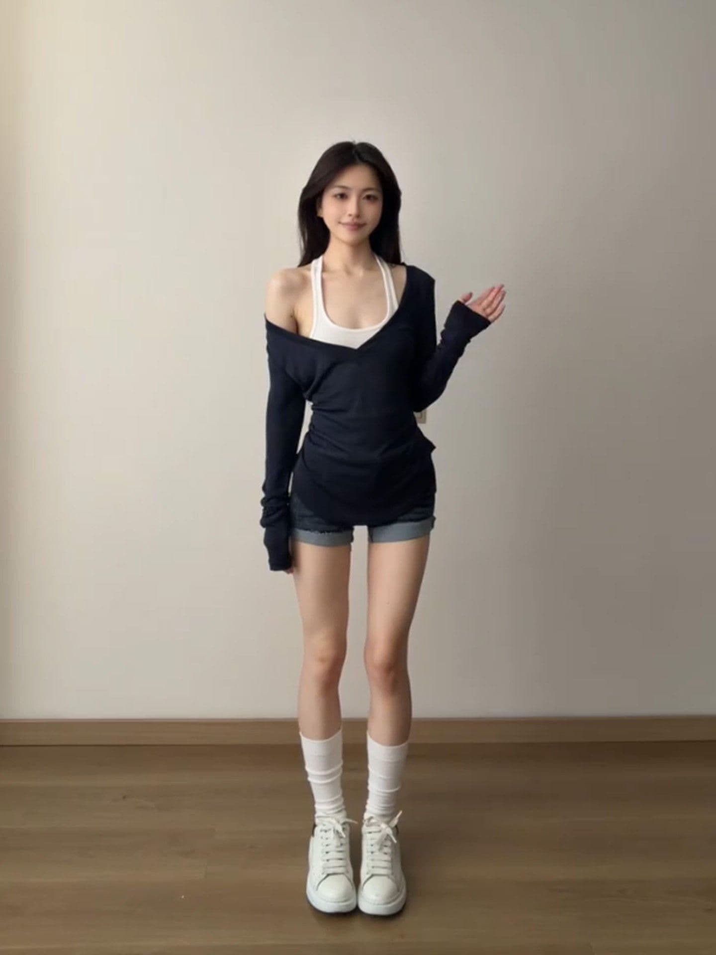 페이크 레이어드 행침 목 V넥 자외선 차단 긴팔 티셔츠 여성 여름 2026 새로운 얇고 가벼운 거즈 덮개 셔츠 허리 수축 슬림해 보이는 이미지 4