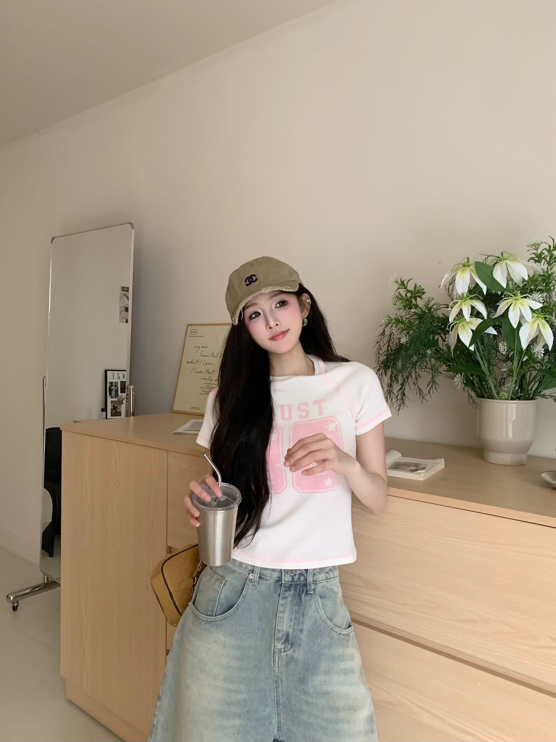 훌륭함 면 2 2 아메리칸 레트로 화이트 프린트 배색 반팔 티셔츠 여성 여름 새로운 긍정적 인 어깨 라운드 넥 맨위 상세 이미지 2