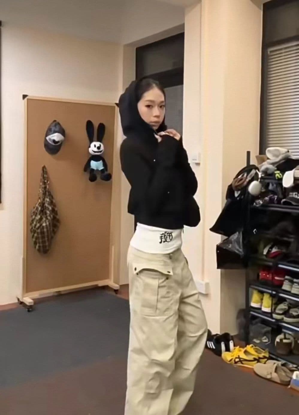 면 달팽이 구두 아메리칸 레트로 징 몸매 가꾸기 지퍼 짧은 여성 코트 디자인 센스 회색 오픈 가디건 후드티 트렌디 상세 이미지 5