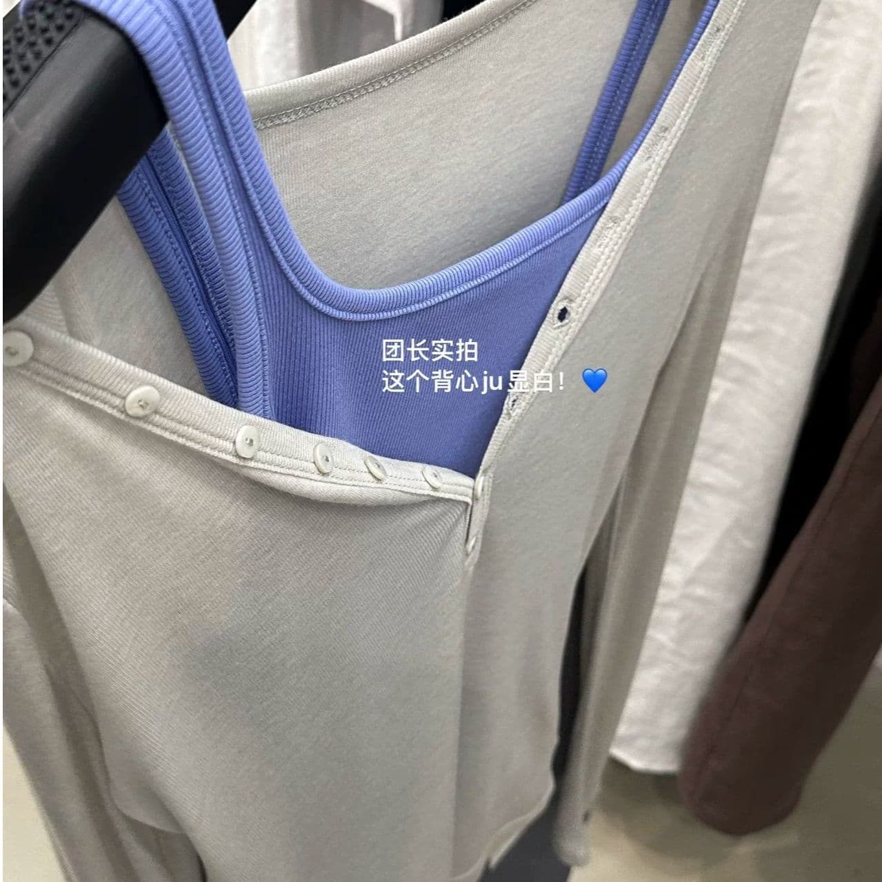 원본 원단 2026 블루 보라색 슈퍼 디스플레이 화이트 조끼 부드러운 찹쌀 V넥 부서 버클 주간 실크 반 개방 작은 셔츠 이미지 3