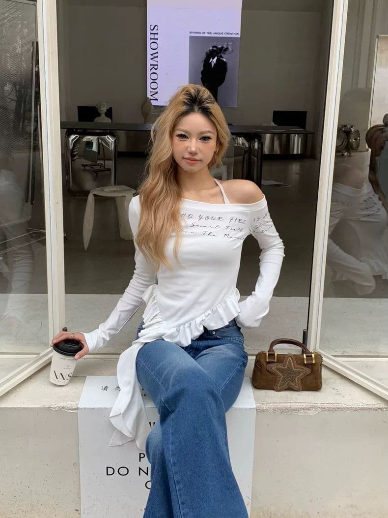 아메리칸 핫걸 알파벳 비스듬한 어깨 긴팔 티셔츠 여성 봄 목이버섯 술 디자인 센스 몸매 가꾸기 작은 대중 오프숄더 맨위 상세 이미지 5