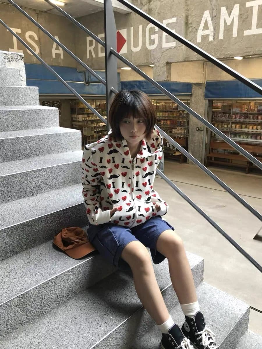 후아 면 복합 2026 아메리칸 콧수염 하트 전체 인쇄 후드 티 스웨터 여성 가을 지퍼 재킷 이미지 3