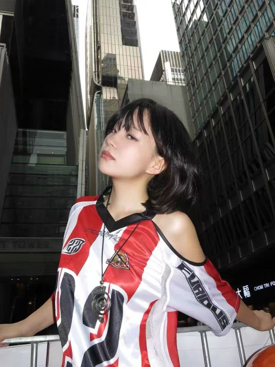 원본 원단 원본 솜씨 아메리칸 달콤한 매운맛 오프숄더 스트라이프 V넥 맨위 디자인 센스 루즈핏 저지 여름 여성 상세 이미지 7