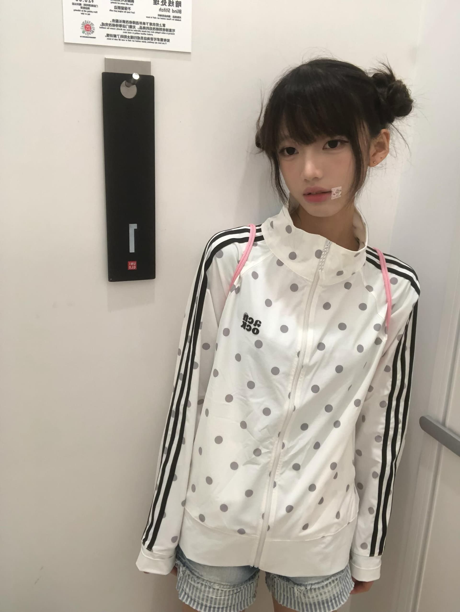 좋은 품질 솜씨 광저우 이중선 그리드 나일론 전체 인쇄 도트 무늬 화이트 스탠드 칼라 자외선 차단 외투 상세 이미지 3