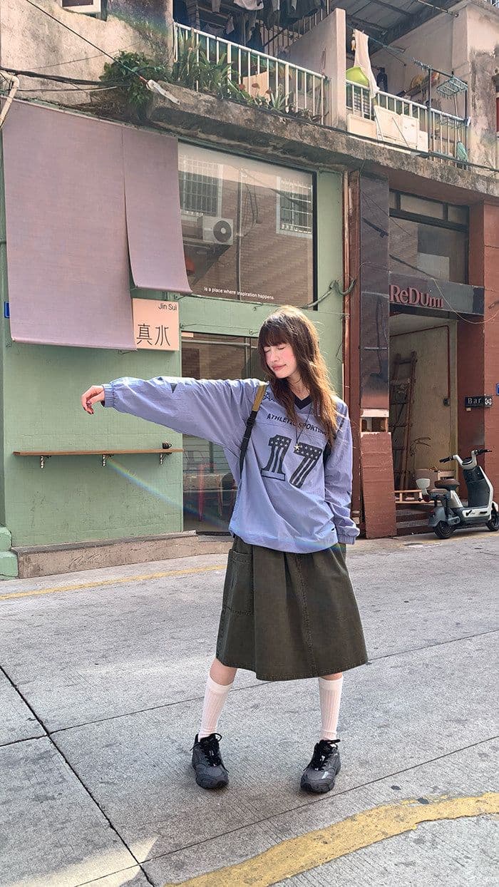 나일론 원단 얇은 스타일 아메리칸 레트로 V넥 알파벳 프린트 루즈핏 맨위 느긋한 센스 풀오버 자외선 차단 의류 여성 여름 상세 이미지 7