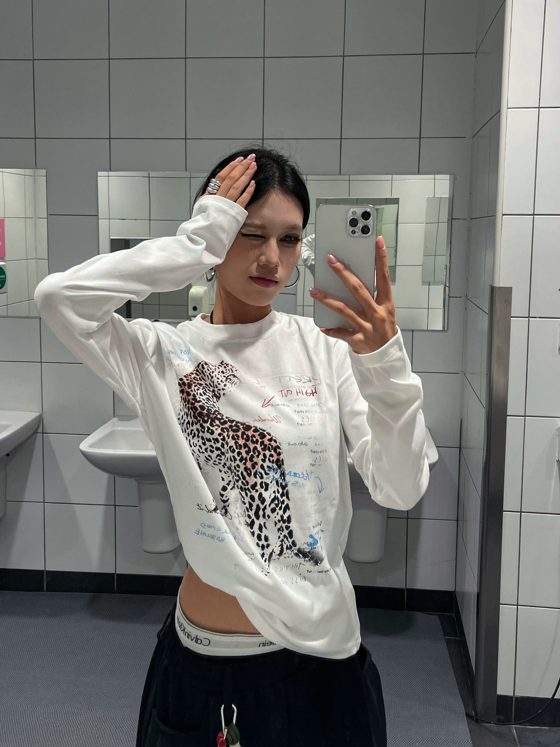 원본 것 아메리칸 표범 프린트 화이트 긴팔 티셔츠 기본 셔츠 맨위 상세 이미지 5