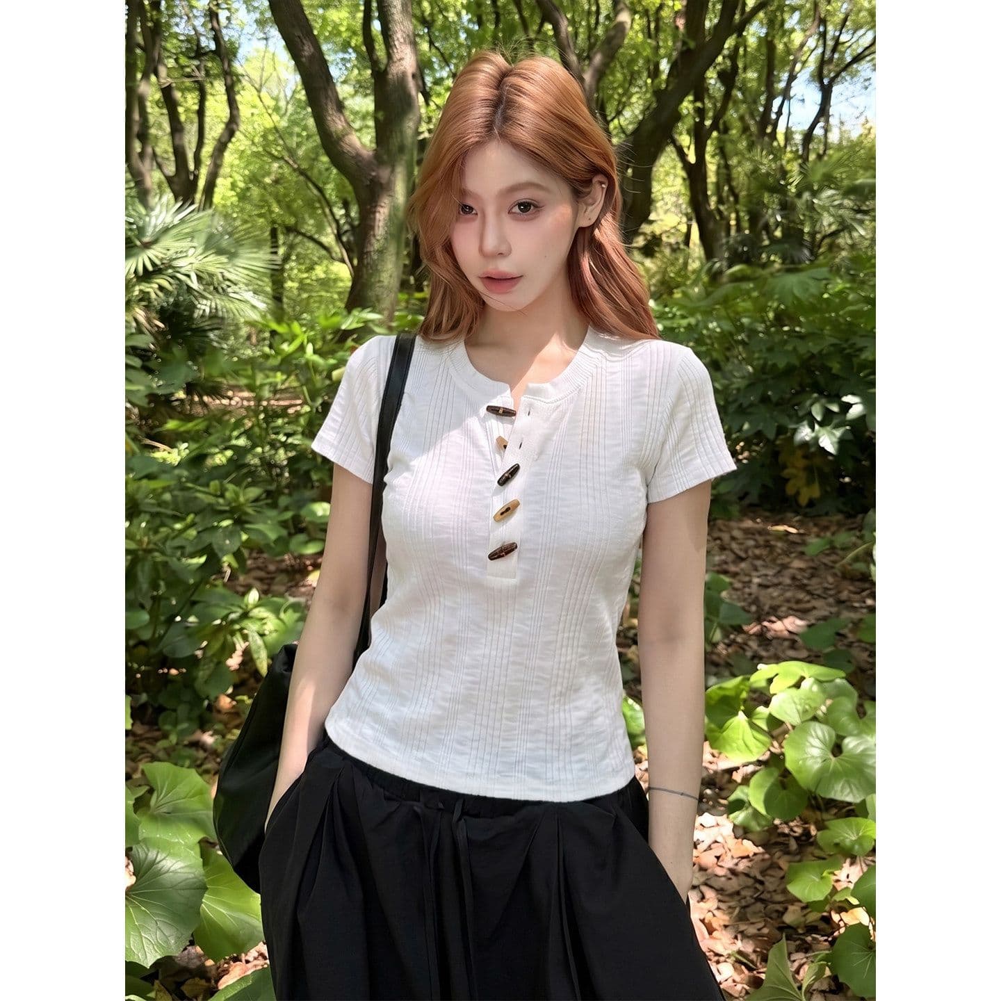 원본 원단 질감 센스 소뿔 버클 반팔 티셔츠 여름 핫걸 헨리 칼라 화이트 긍정적 인 어깨 의류 이미지 4