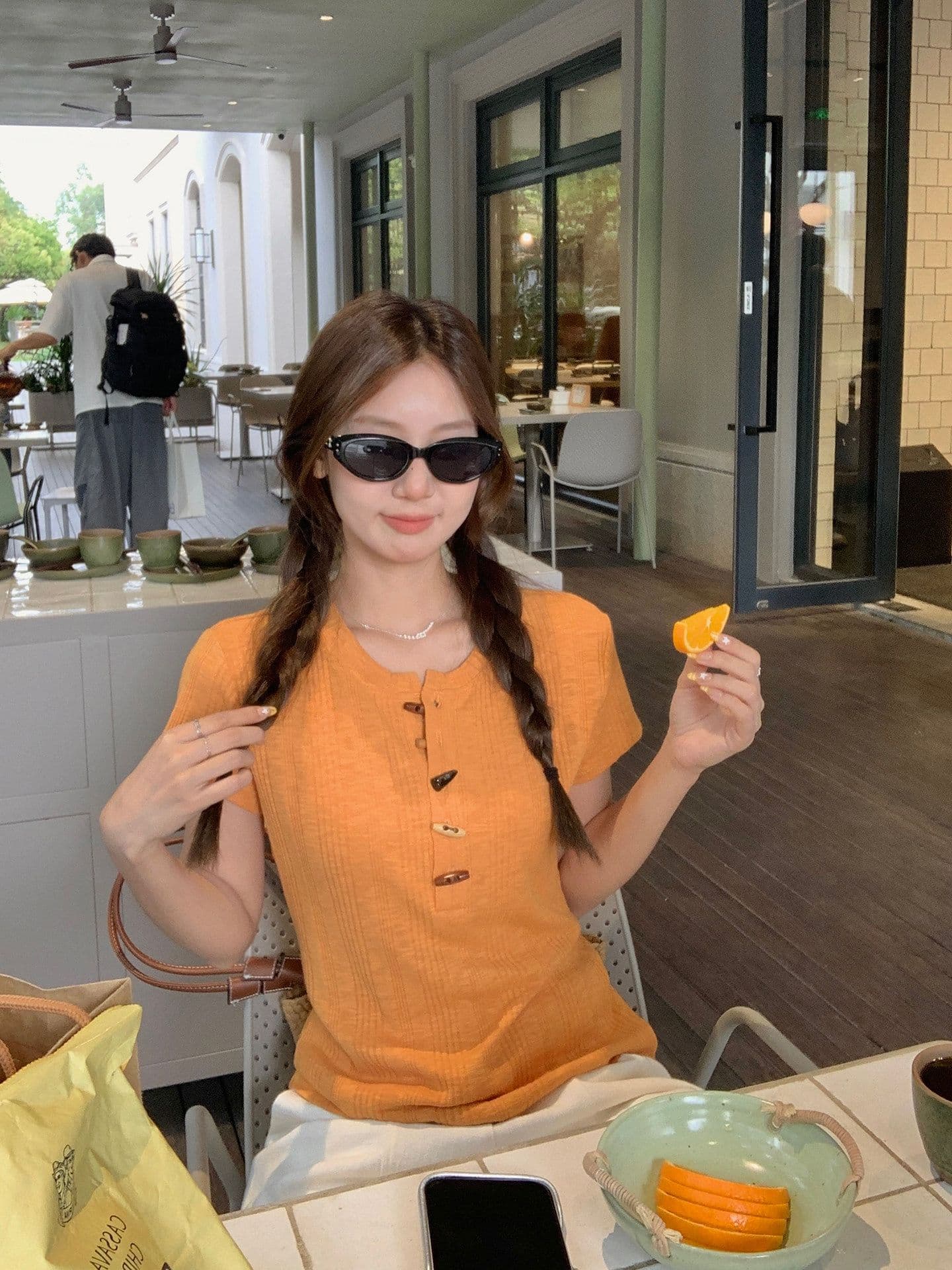 원본 원단 질감 센스 소뿔 버클 반팔 티셔츠 여름 핫걸 헨리 칼라 화이트 긍정적 인 어깨 의류 상세 이미지 16