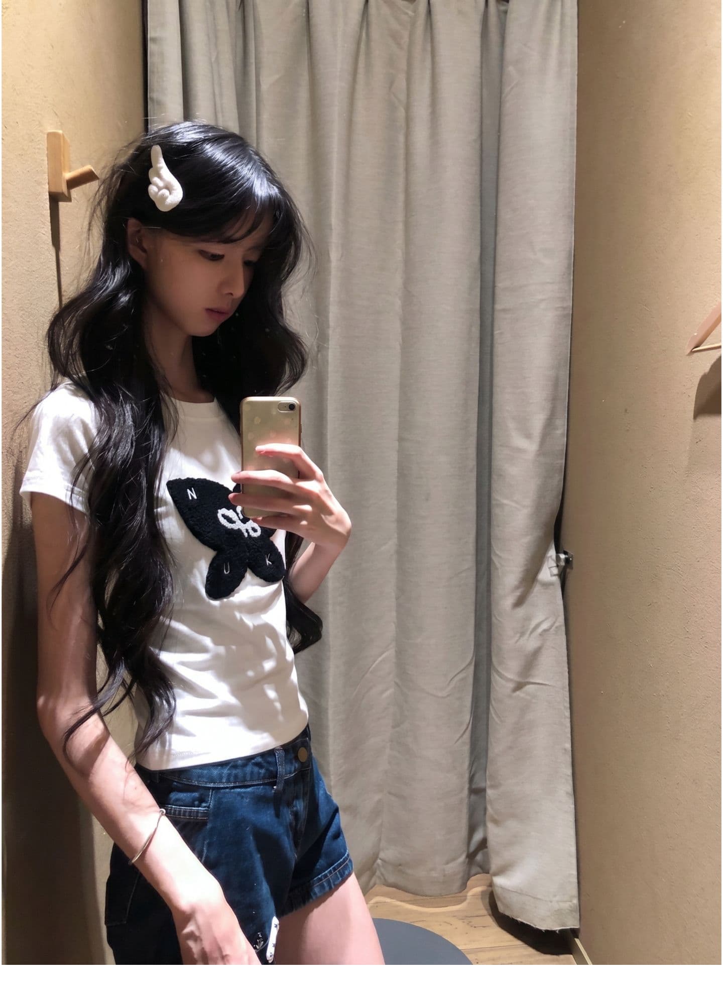 광저우 원단 수건 자수 벨트 어깨 선 210 그램 95 면 40s 오스트리아 델 검정색 꽃 자수 반팔 상세 이미지 4
